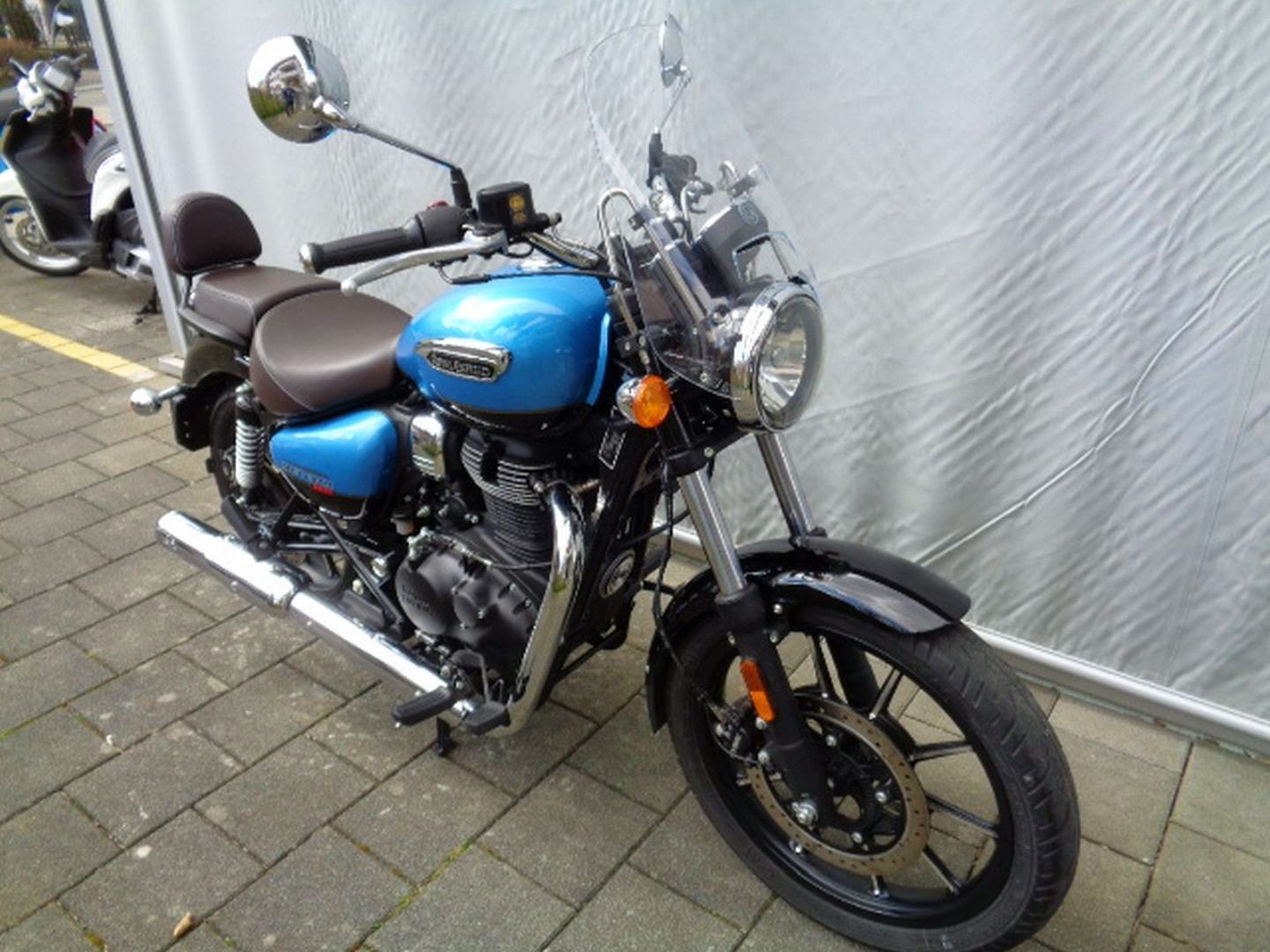 ROYAL ENFIELD METEOR SUPERNOVA 350 E5-showroom-element-1