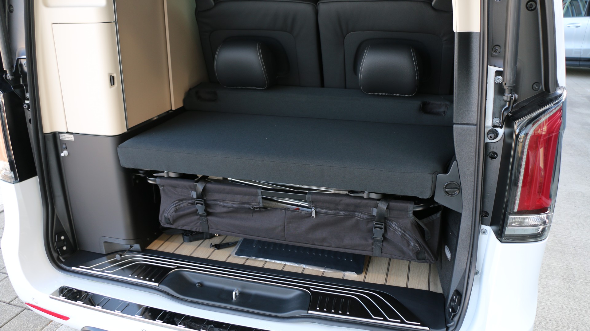 MERCEDES-BENZ Marco Polo 300 d 4M A-image-17