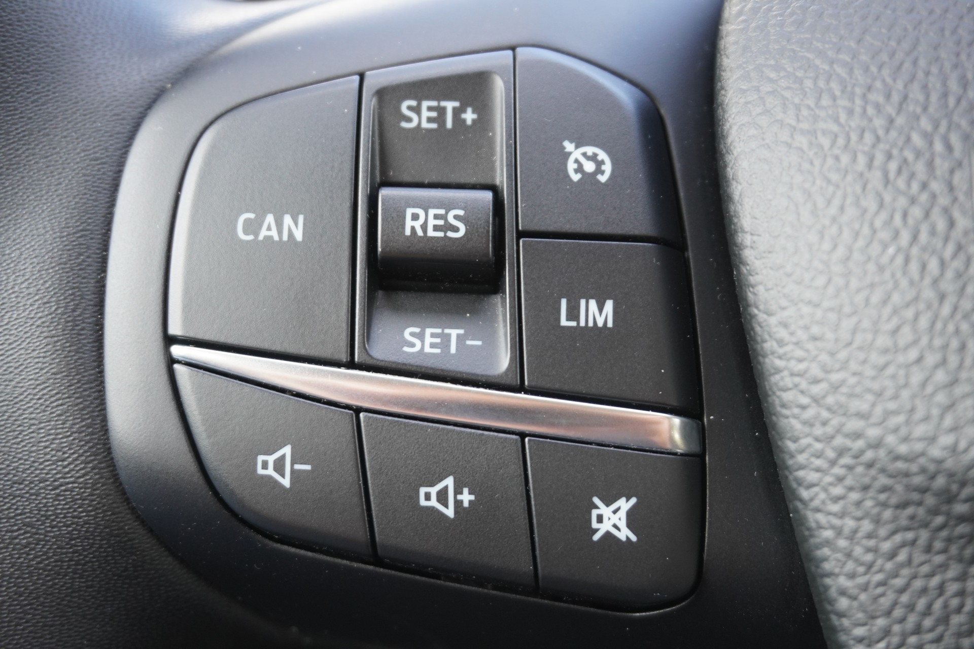 FORD Focus 1.0 MHEV Titanium X Automatic-image-26