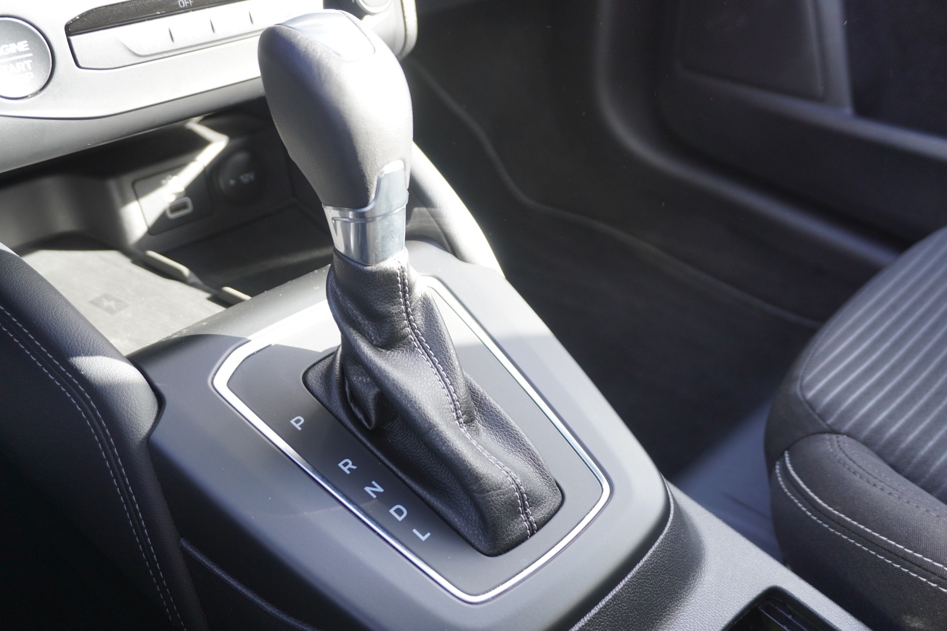 FORD Focus 1.0 MHEV Titanium X Automatic-image-14