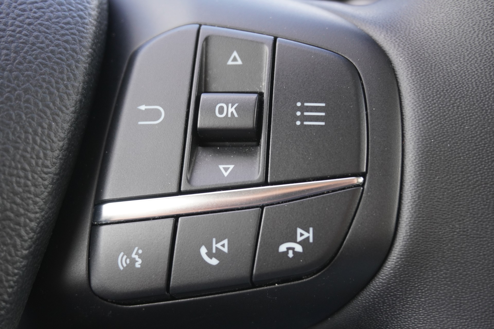 FORD Focus 1.0 MHEV Titanium X Automatic-image-25