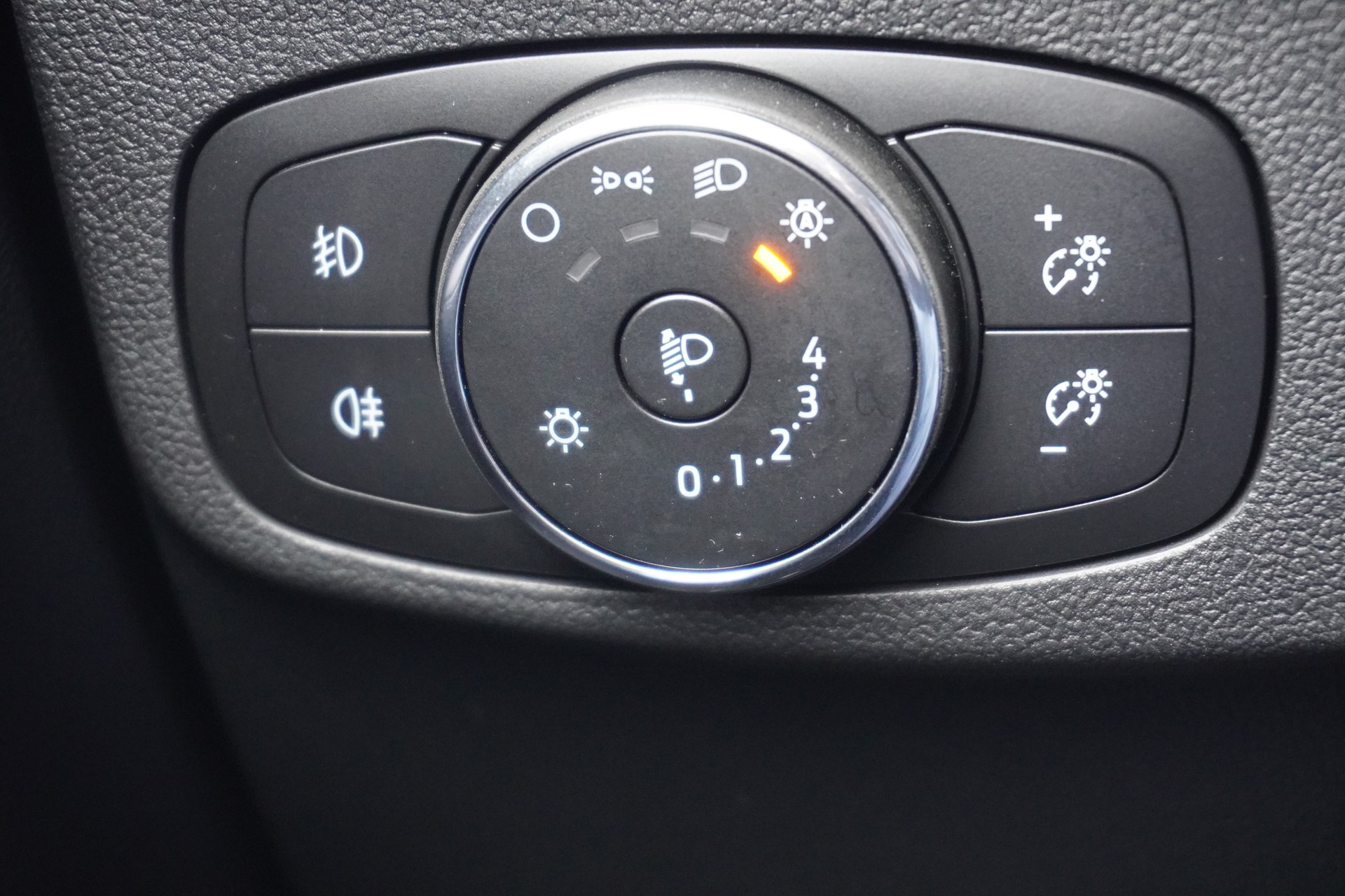 FORD Focus 1.0 MHEV Titanium X Automatic-image-27