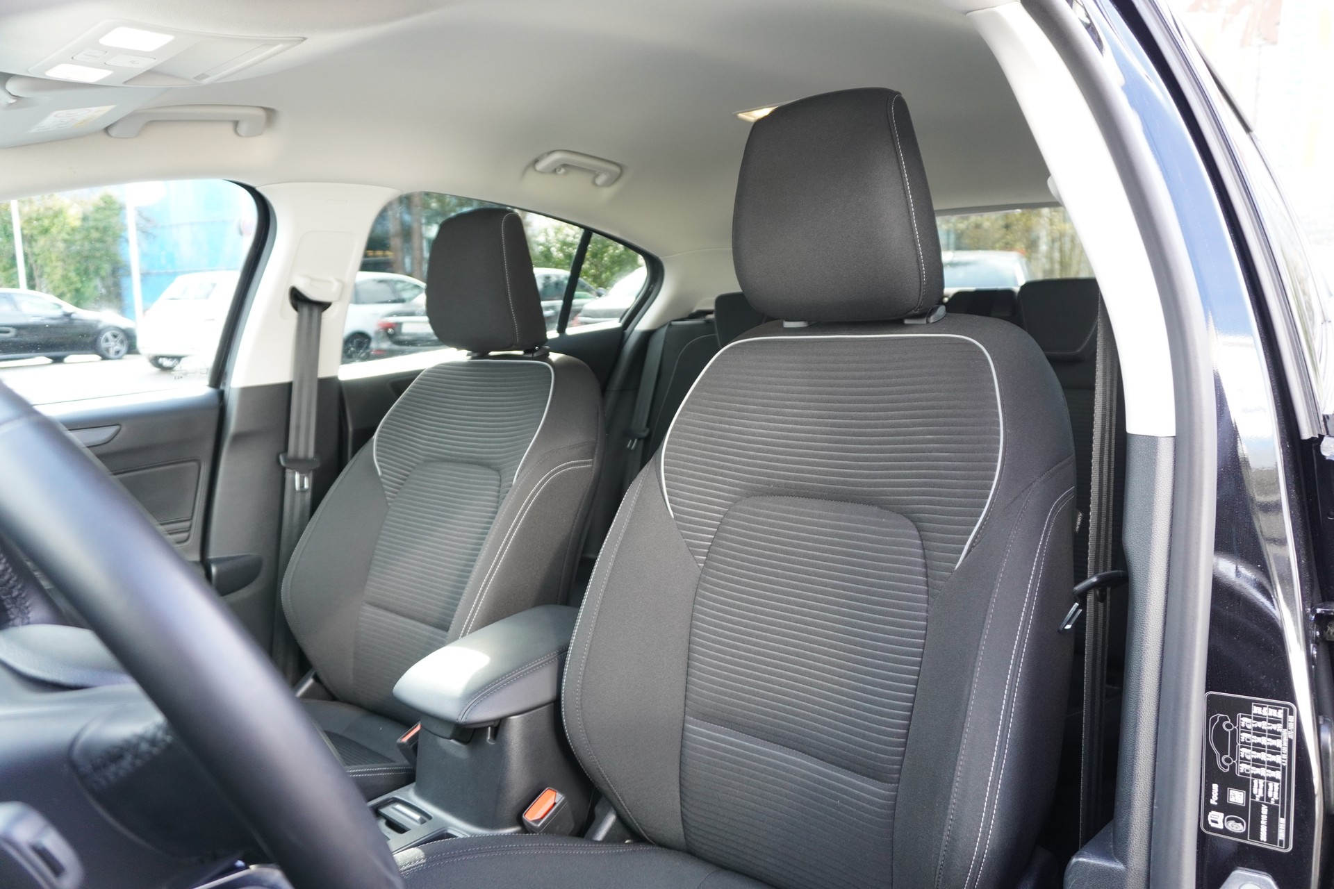 FORD Focus 1.0 MHEV Titanium X Automatic-image-10