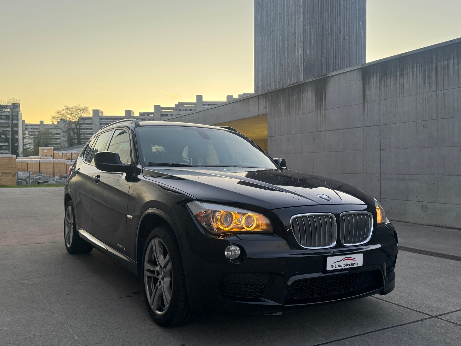 BMW X1 xDrive 23d Steptronic-showroom-element-2