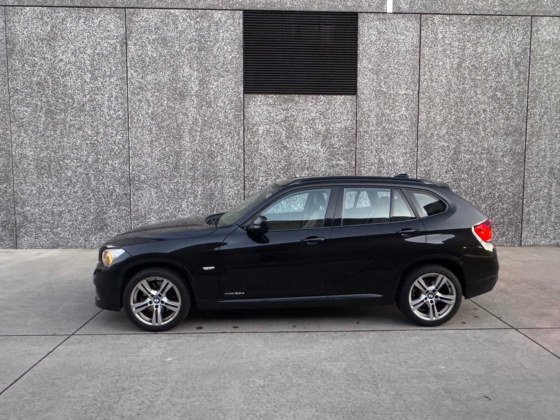 BMW X1 xDrive 23d Steptronic-showroom-element-3