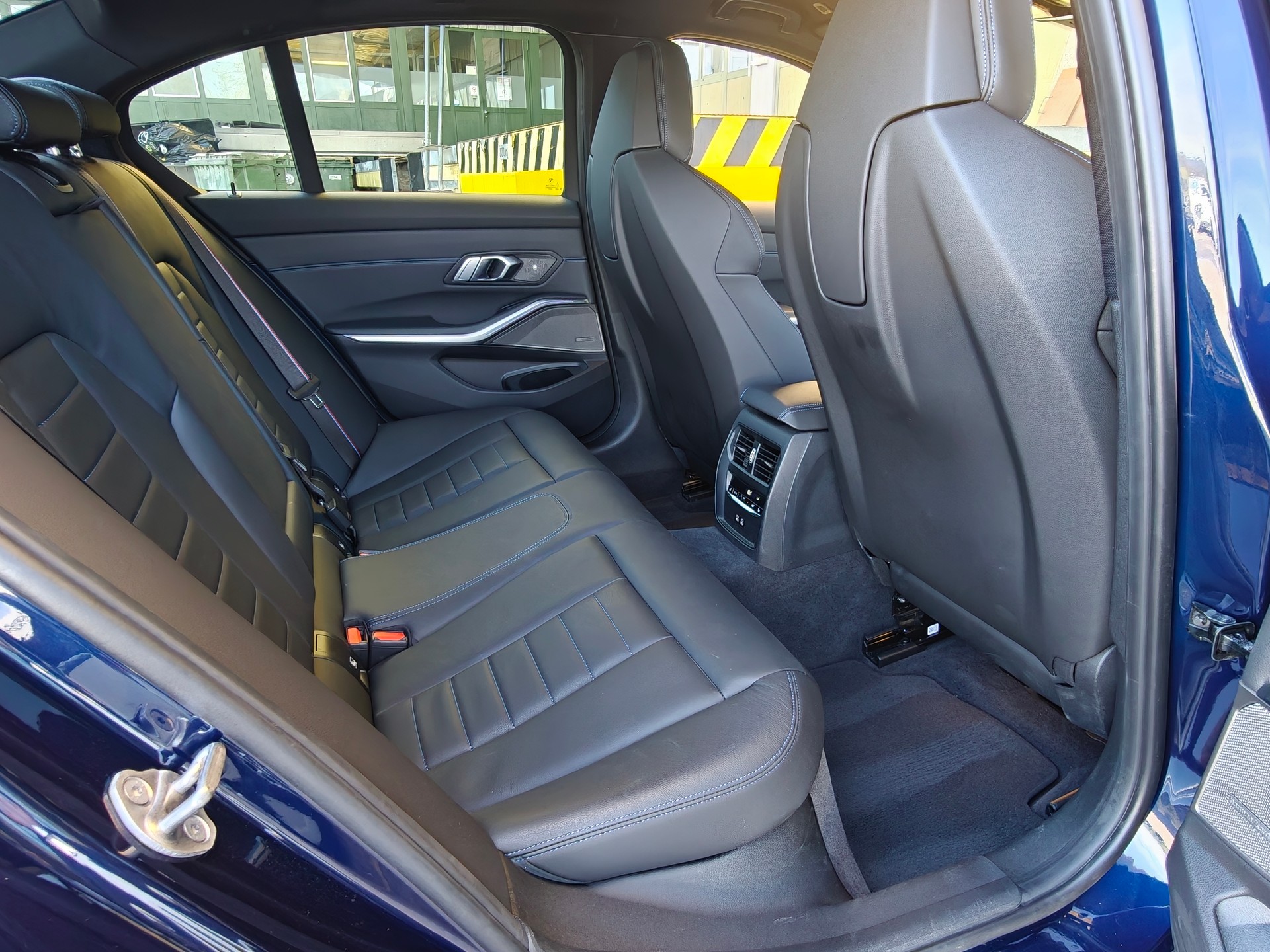 BMW M340i xDrive CARBON DACH CH FAHRZEUG-image-15