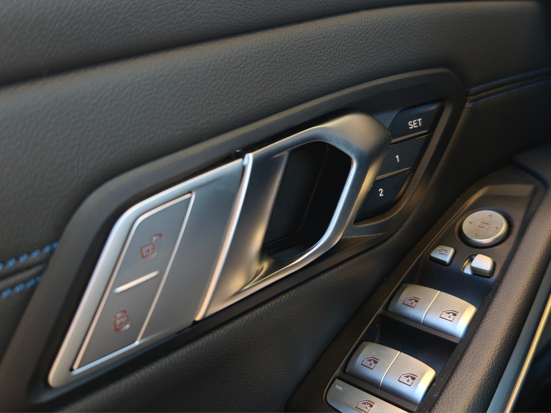 BMW M340i xDrive CARBON DACH CH FAHRZEUG-image-27