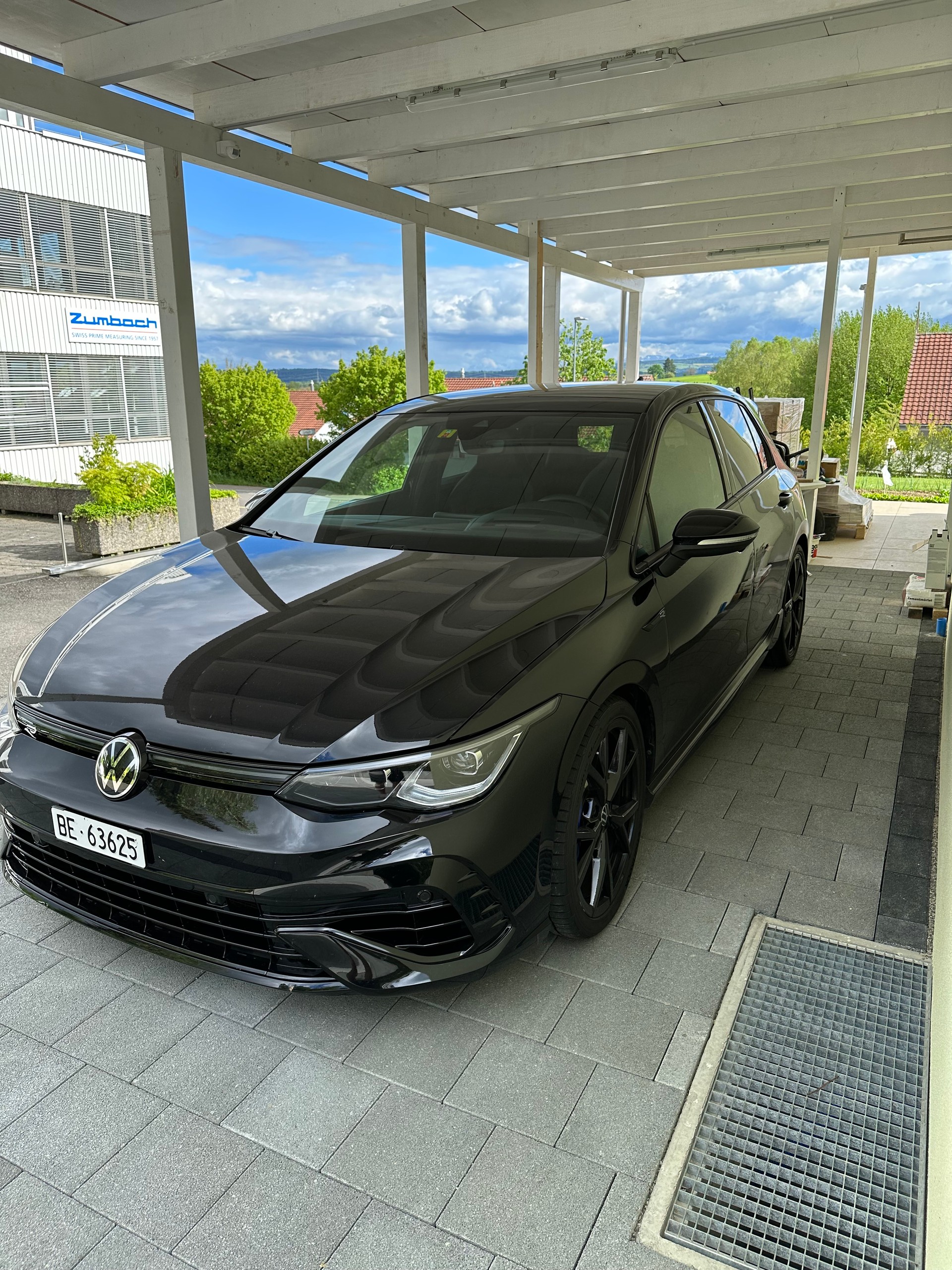 VW Golf 2.0 TSI R DSG 4Motion-image-0
