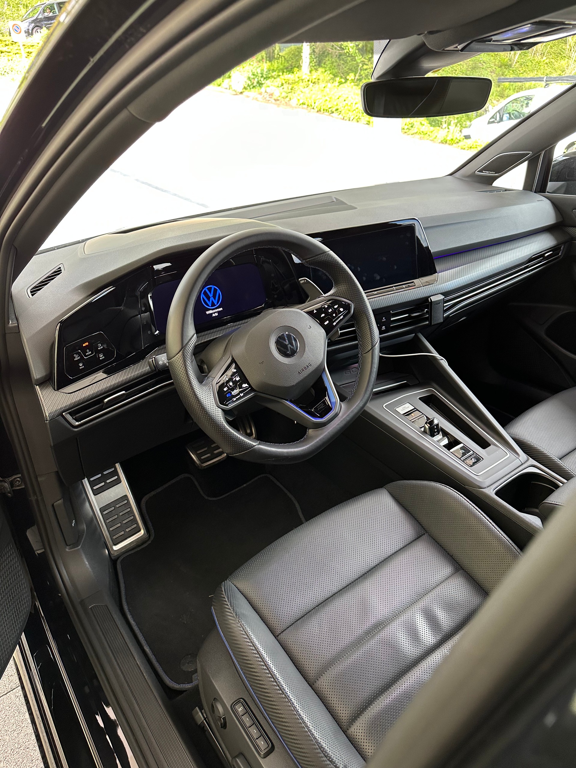 VW Golf 2.0 TSI R DSG 4Motion-image-4