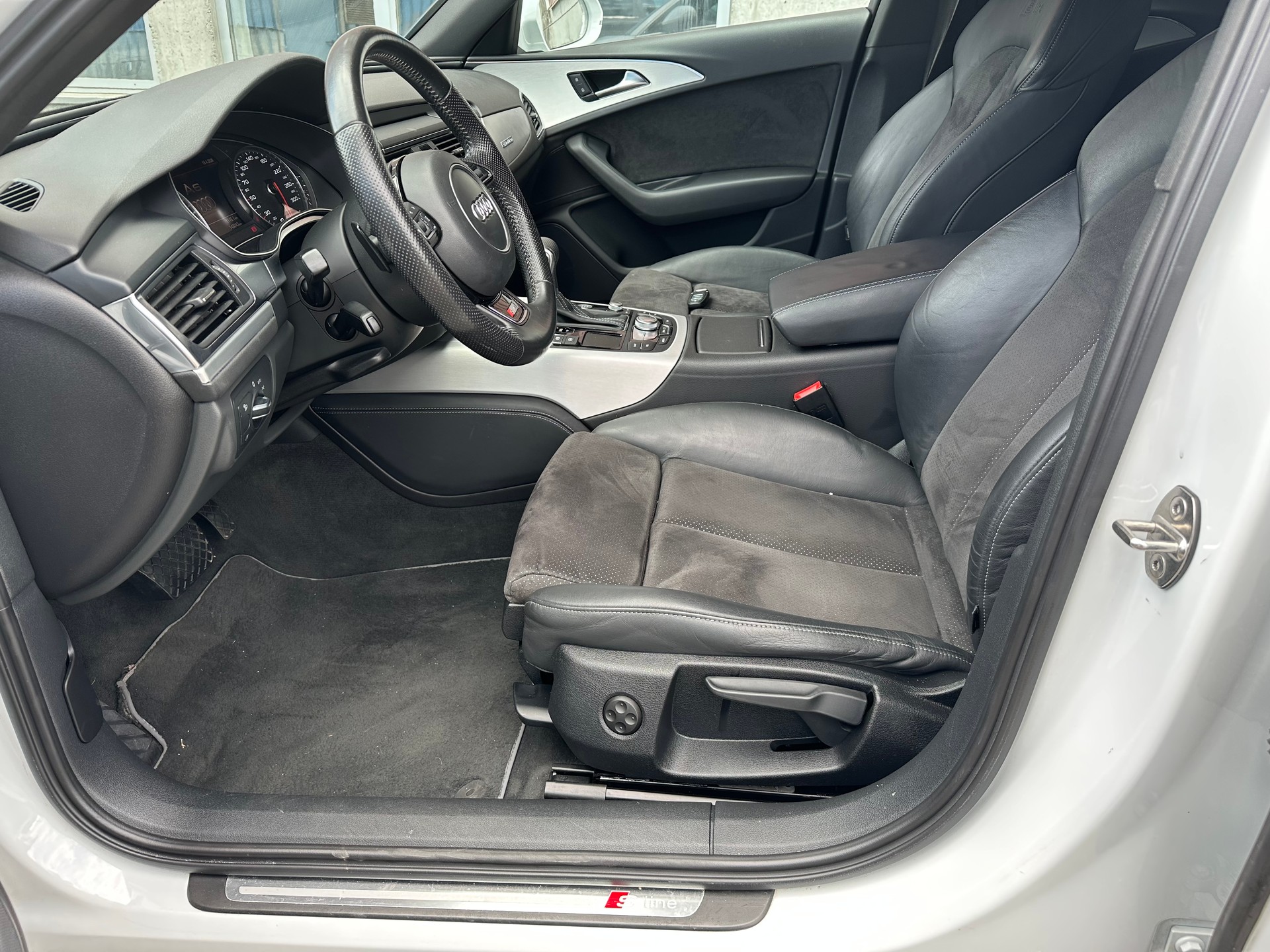 AUDI A6 Avant 3.0 TDI V6 quattro S-tronic-image-5