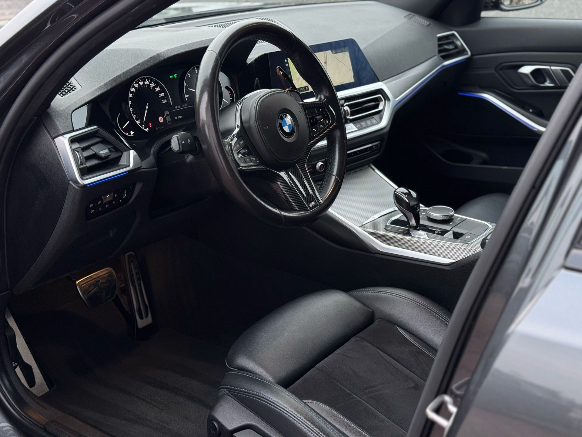 BMW 320i Steptronic M Sport-image-9