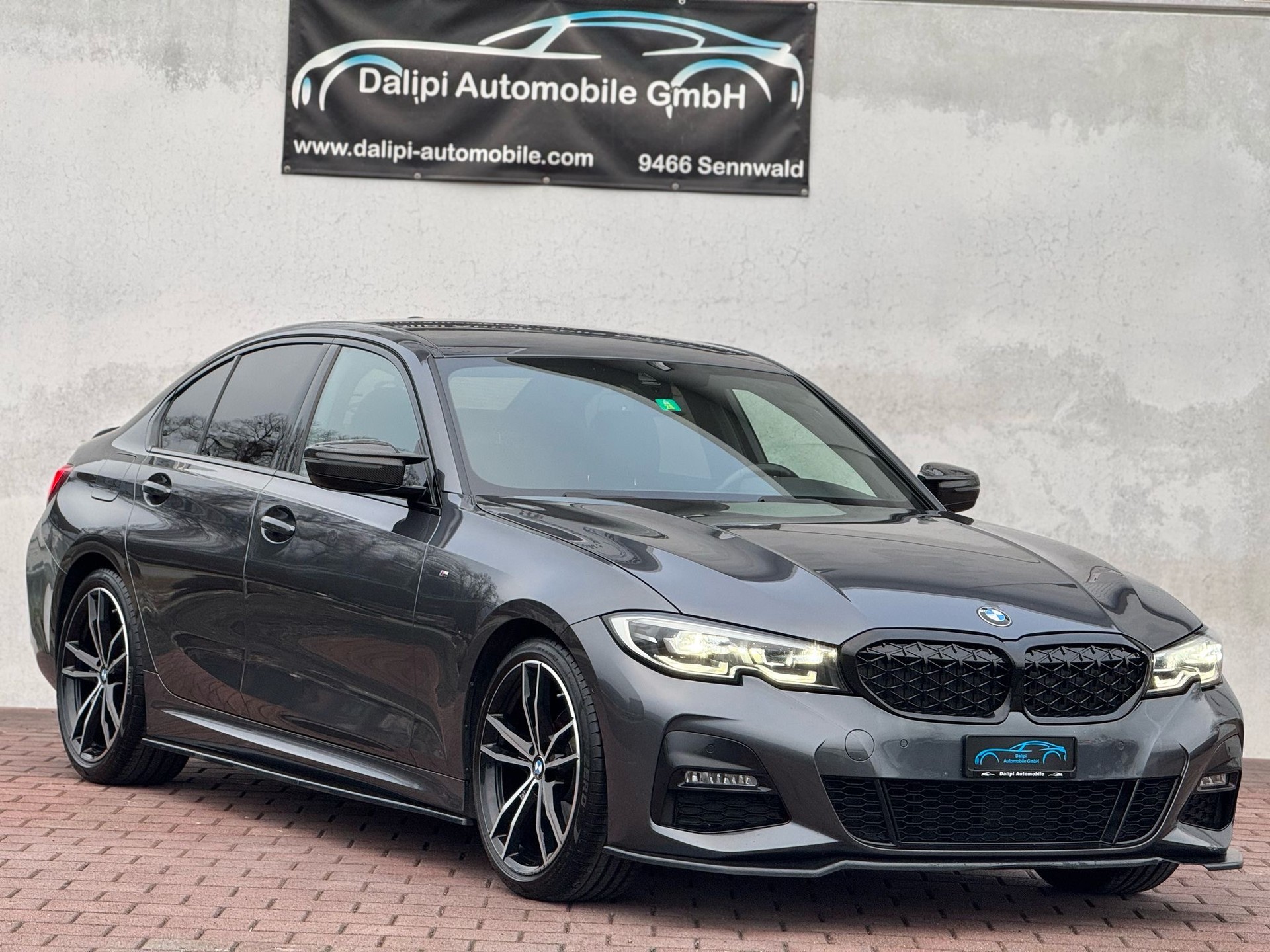 BMW 320i Steptronic M Sport-image-2