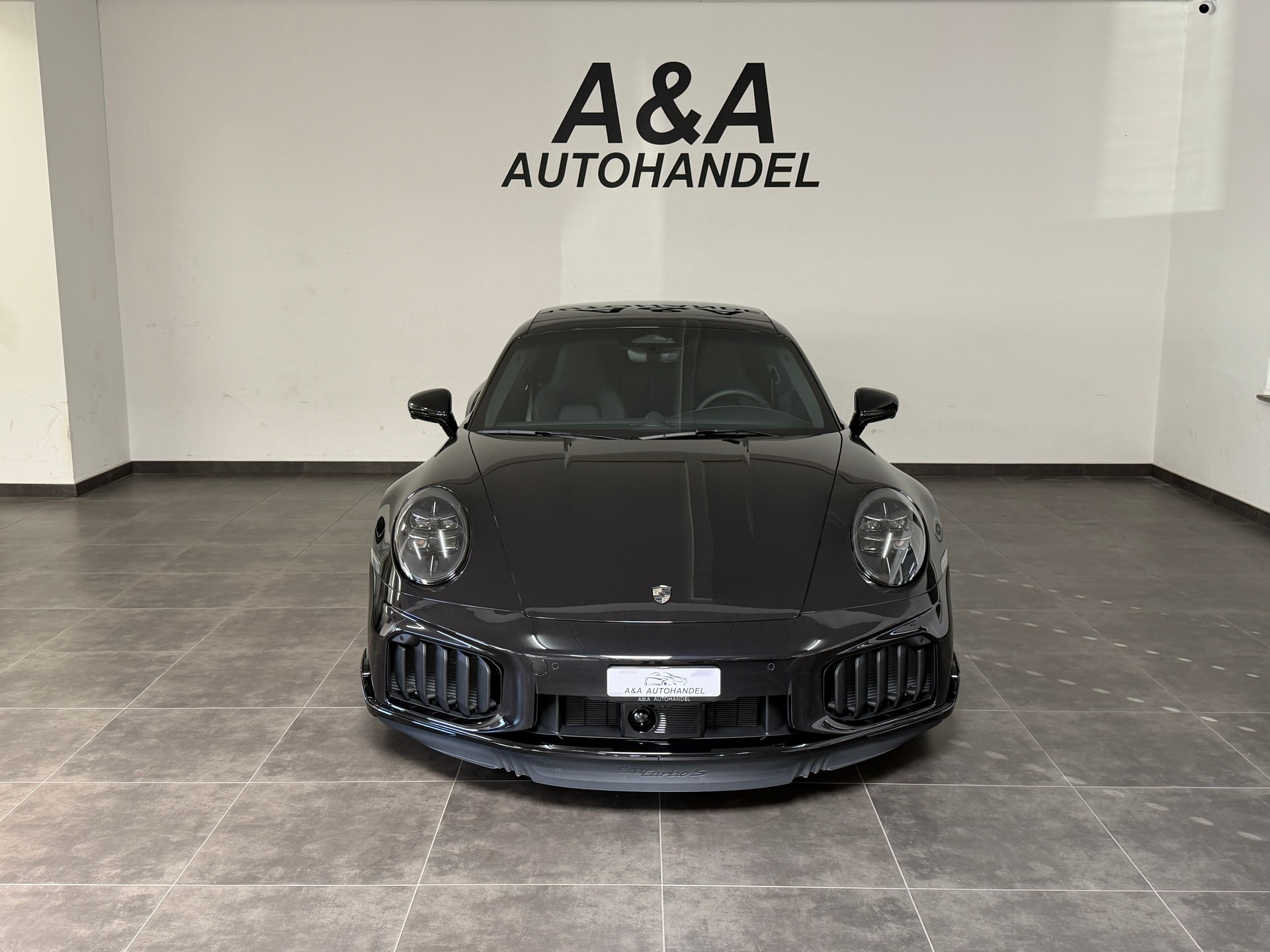 PORSCHE Turbo S-showroom-element-1