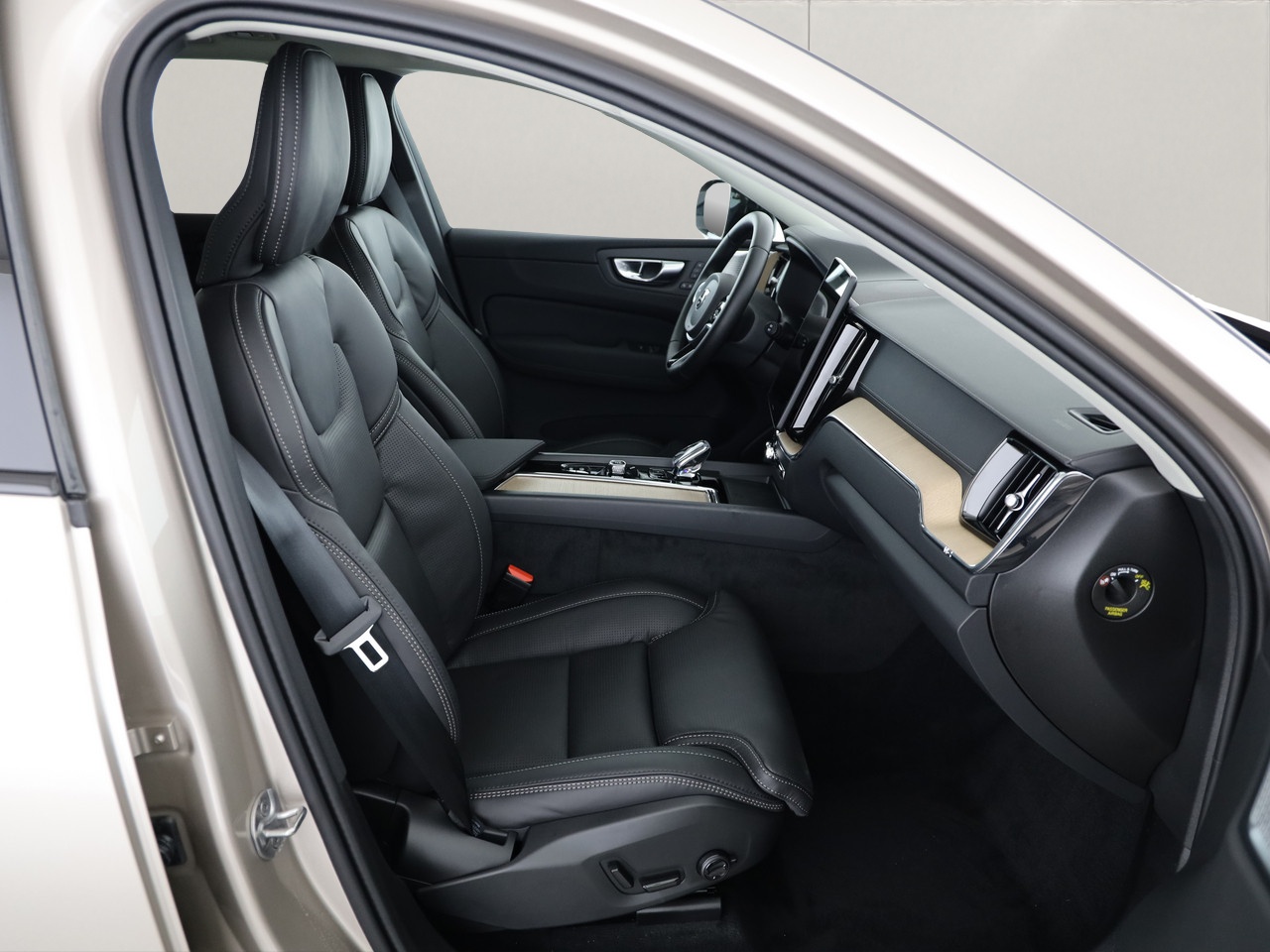 VOLVO XC60 2.0 T8 TE Ultra Bright eAWD-image-8