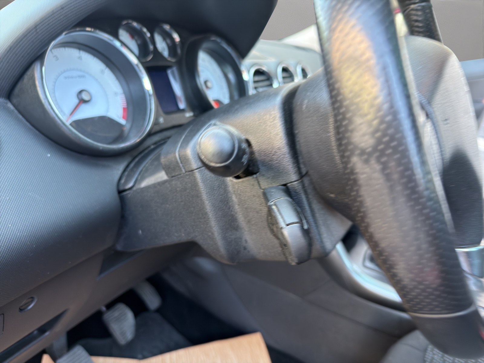 PEUGEOT 308 1.6 16V Turbo Allure-image-12