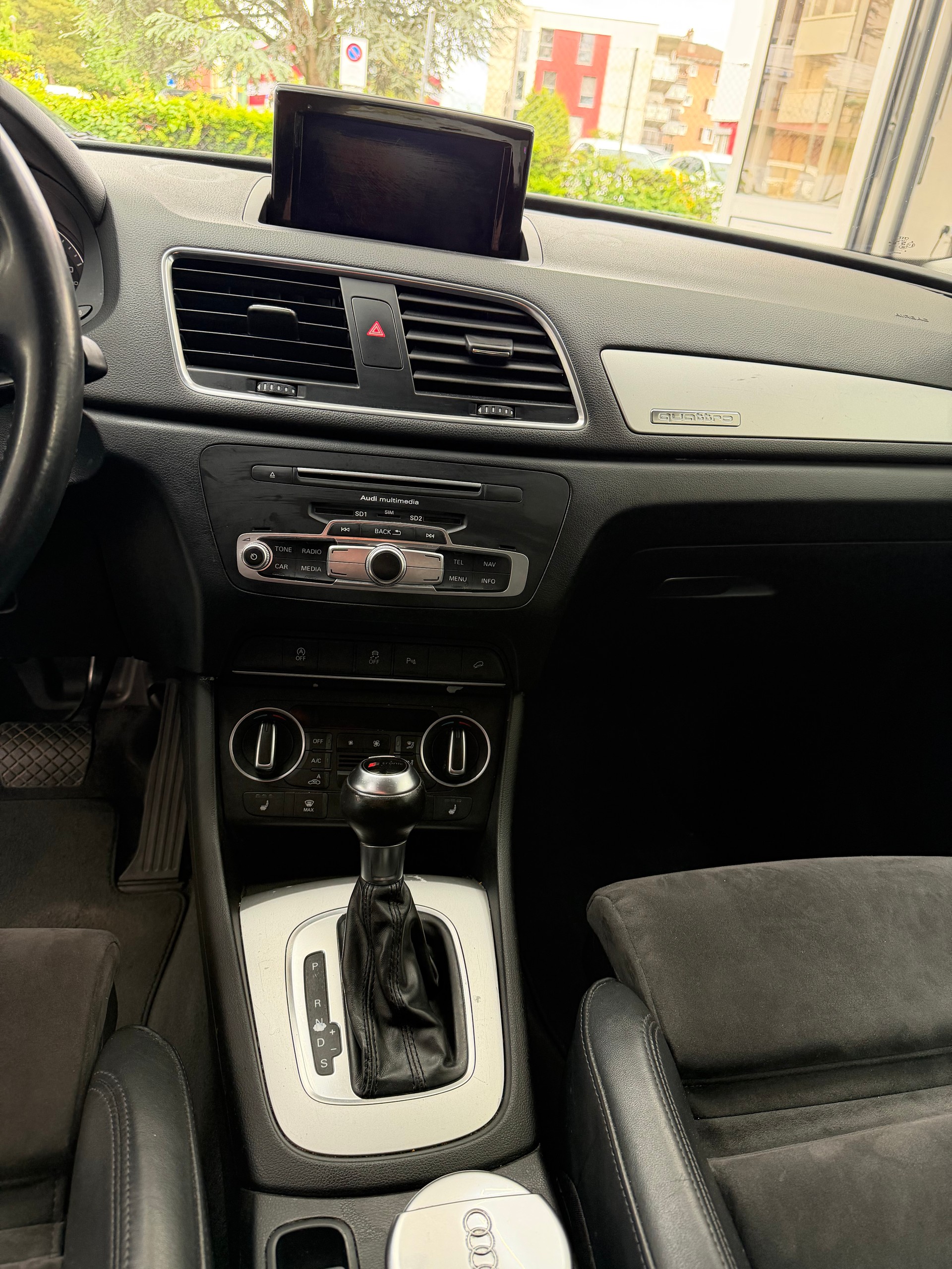 AUDI Q3 2.0 TDI quattro S-tronic-image-8