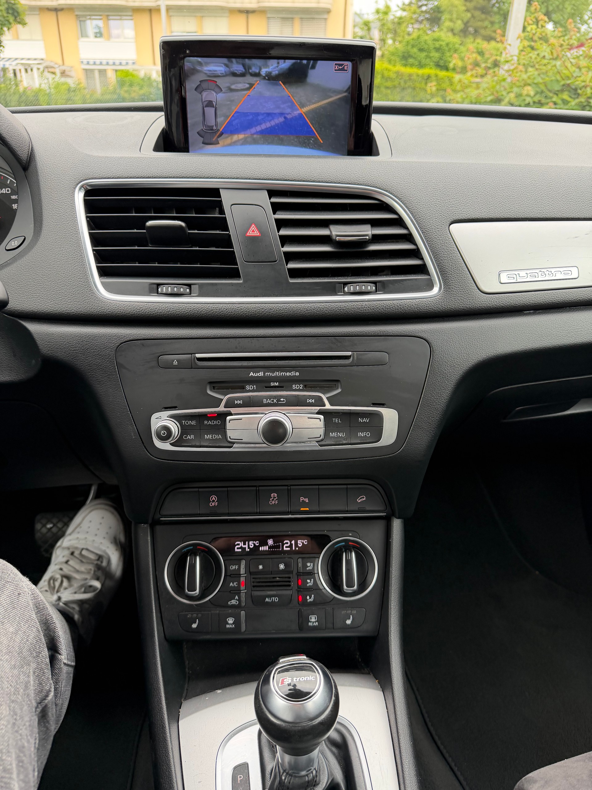 AUDI Q3 2.0 TDI quattro S-tronic-image-14