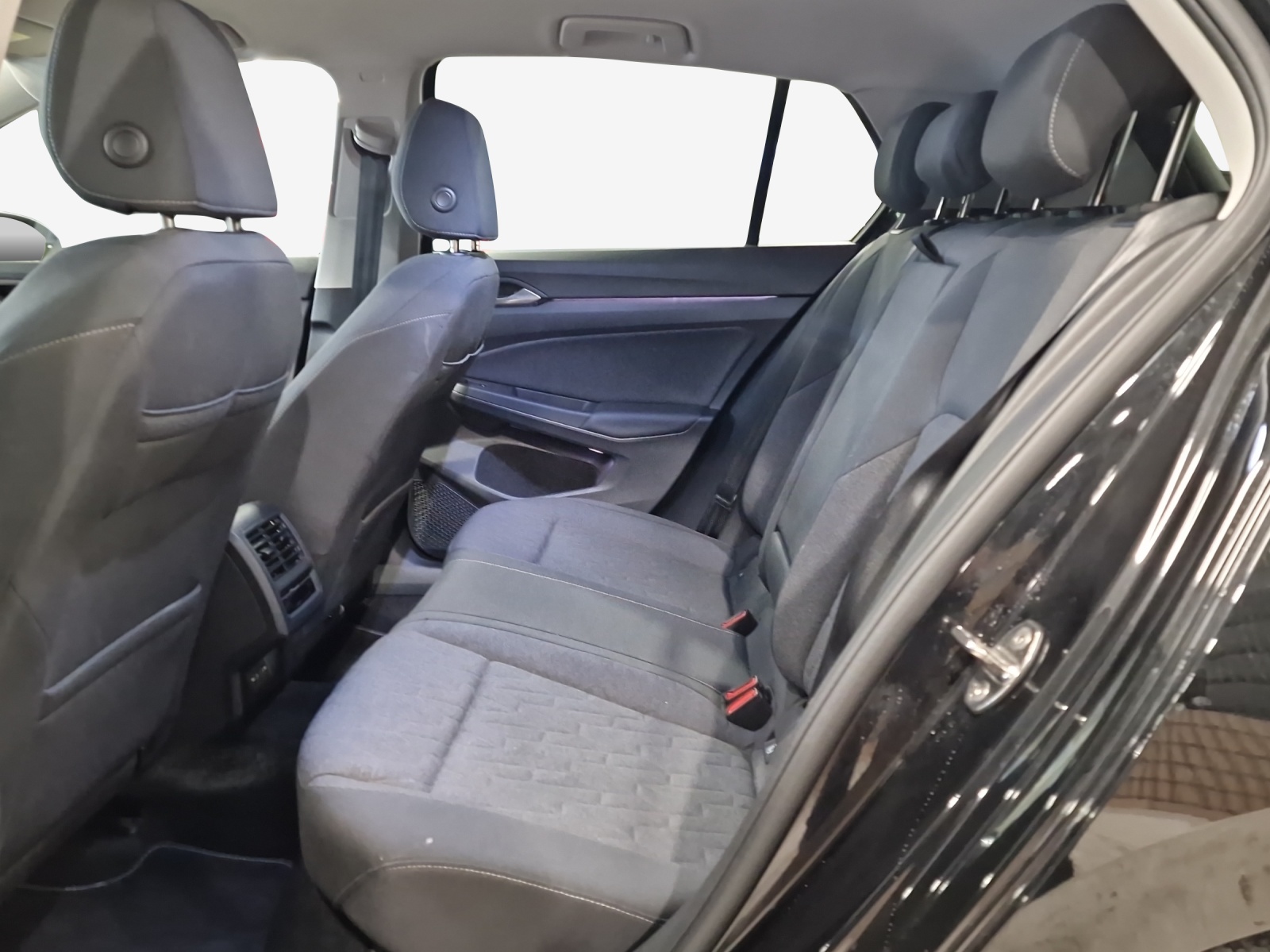 VW Golf 1.5 e TSI mHEV Life DSG-image-11