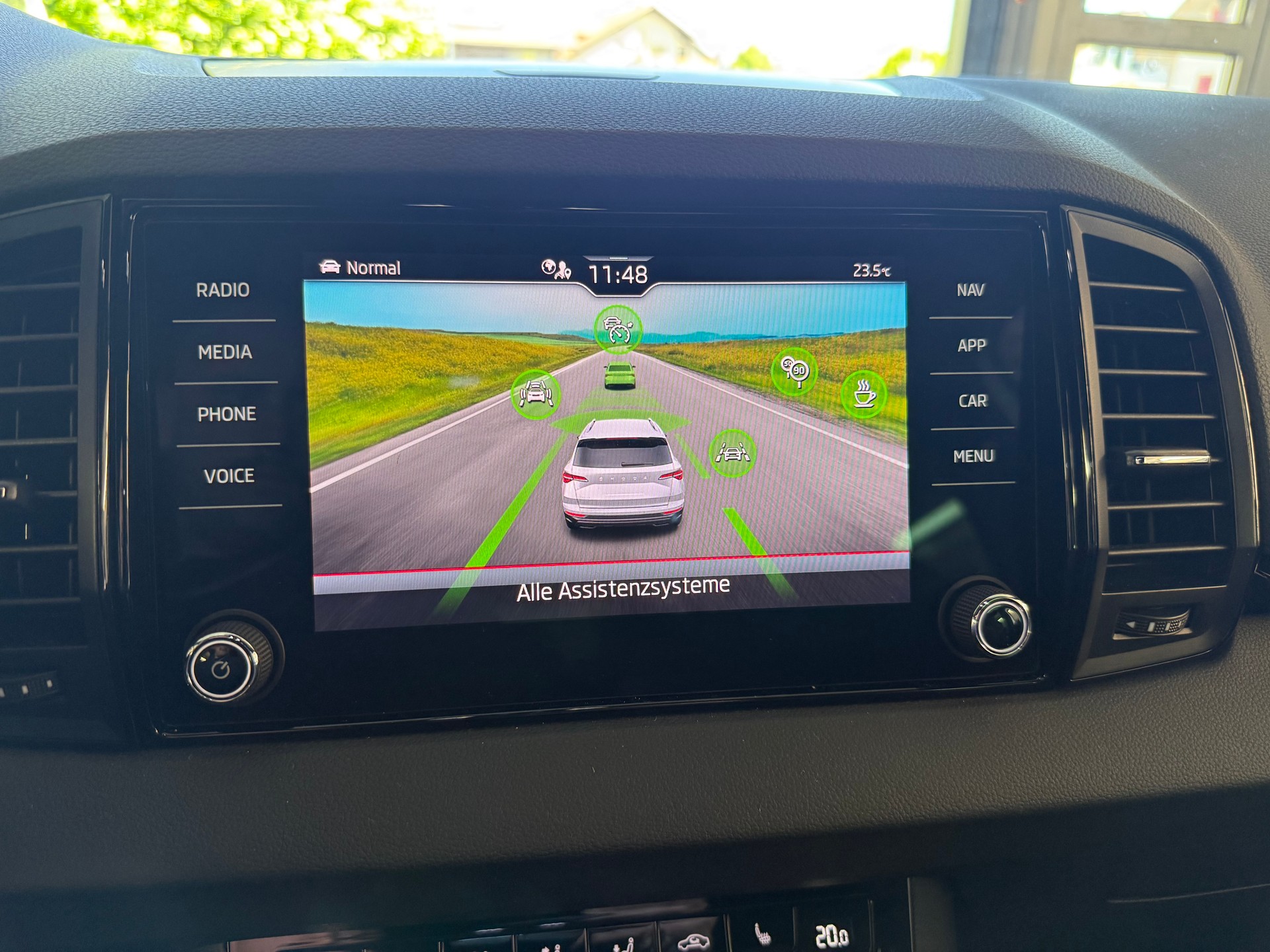 SKODA Karoq 1.5 TSI ACT SportLine DSG-image-14
