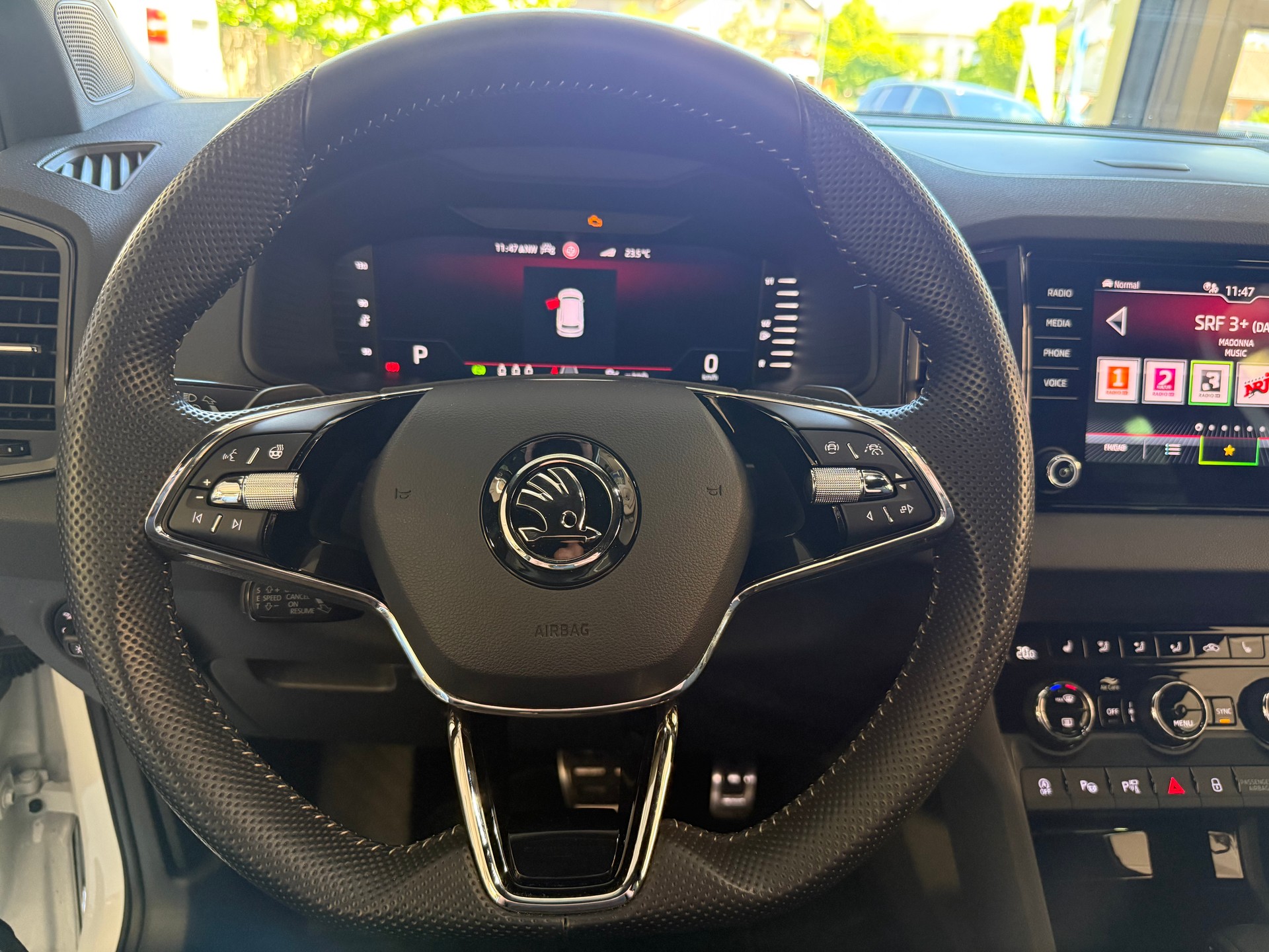 SKODA Karoq 1.5 TSI ACT SportLine DSG-image-11