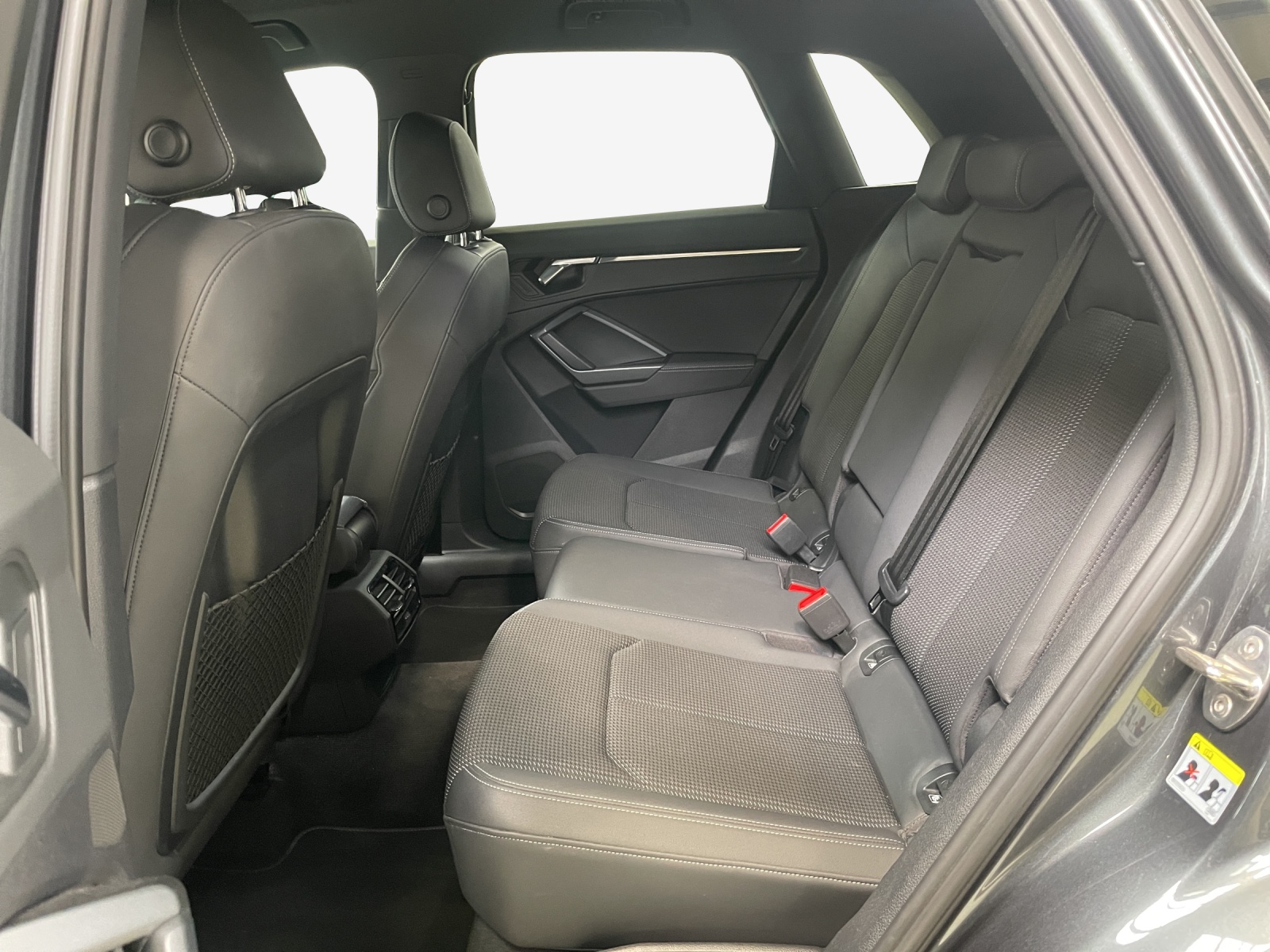 AUDI Q3 35 TFSI S line Attraction S-tronic-image-11