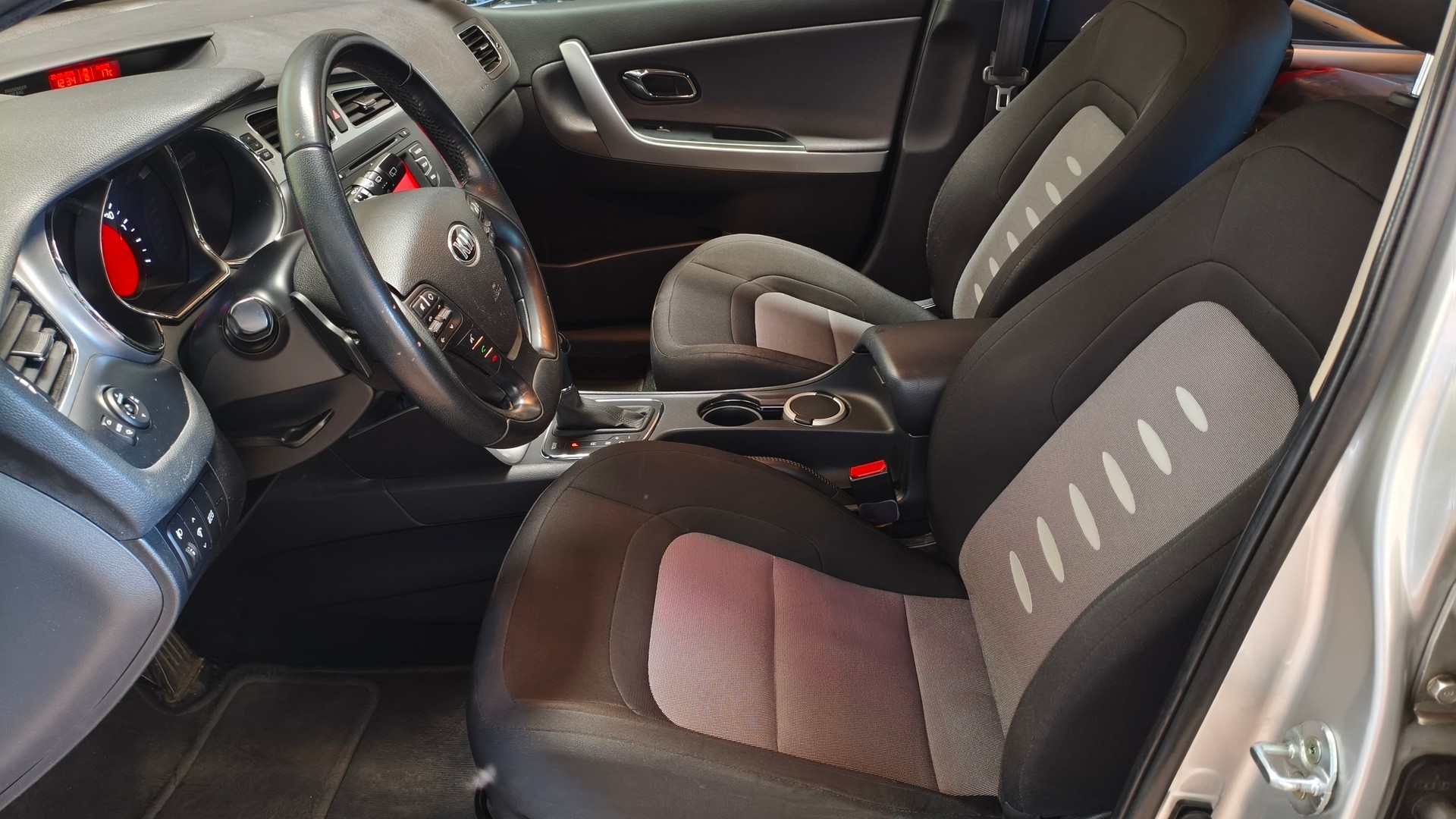 KIA Cee'd 1.6 GDi Trend DCT-image-7