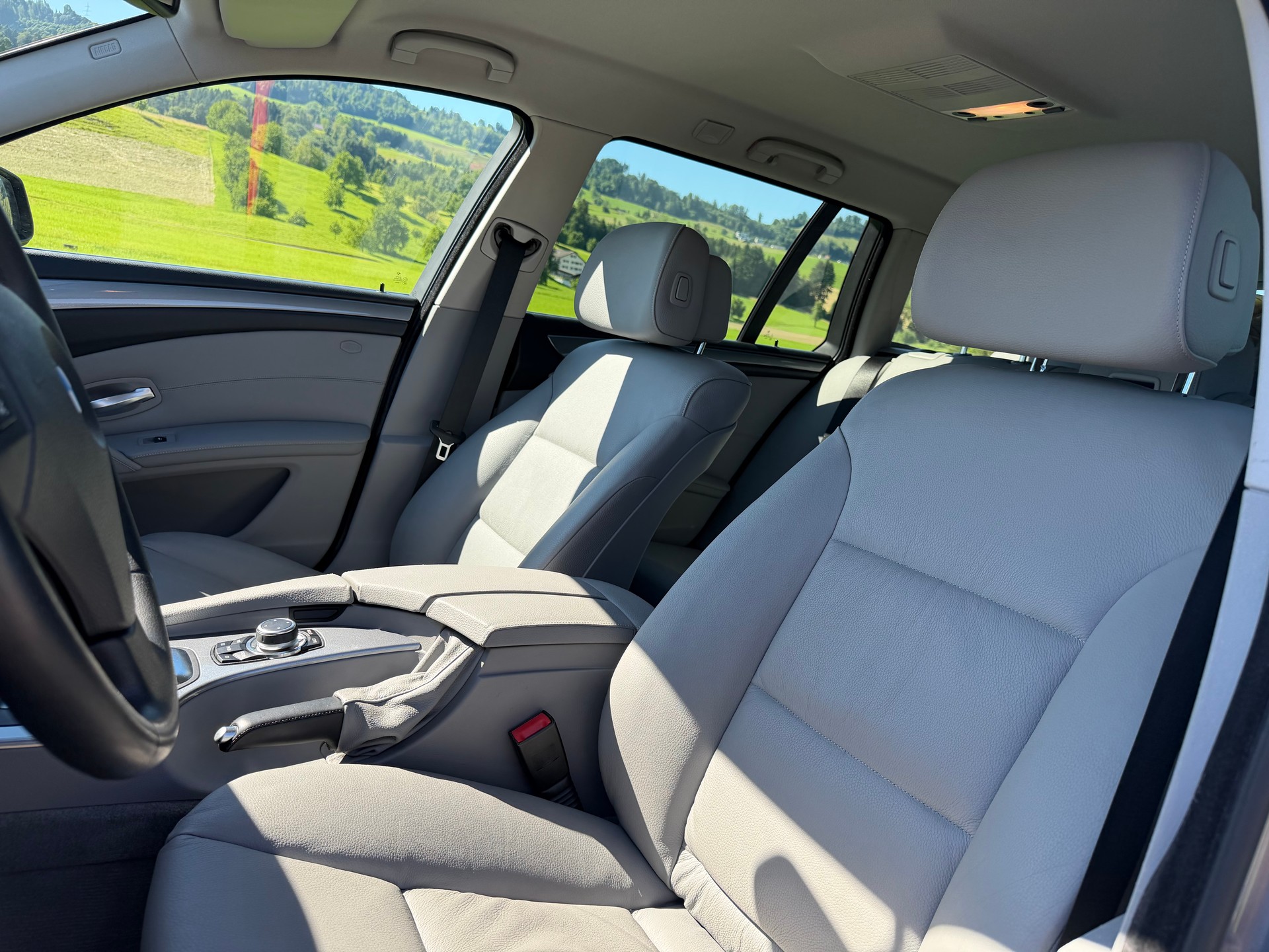 BMW 525xi Touring Steptronic-image-9