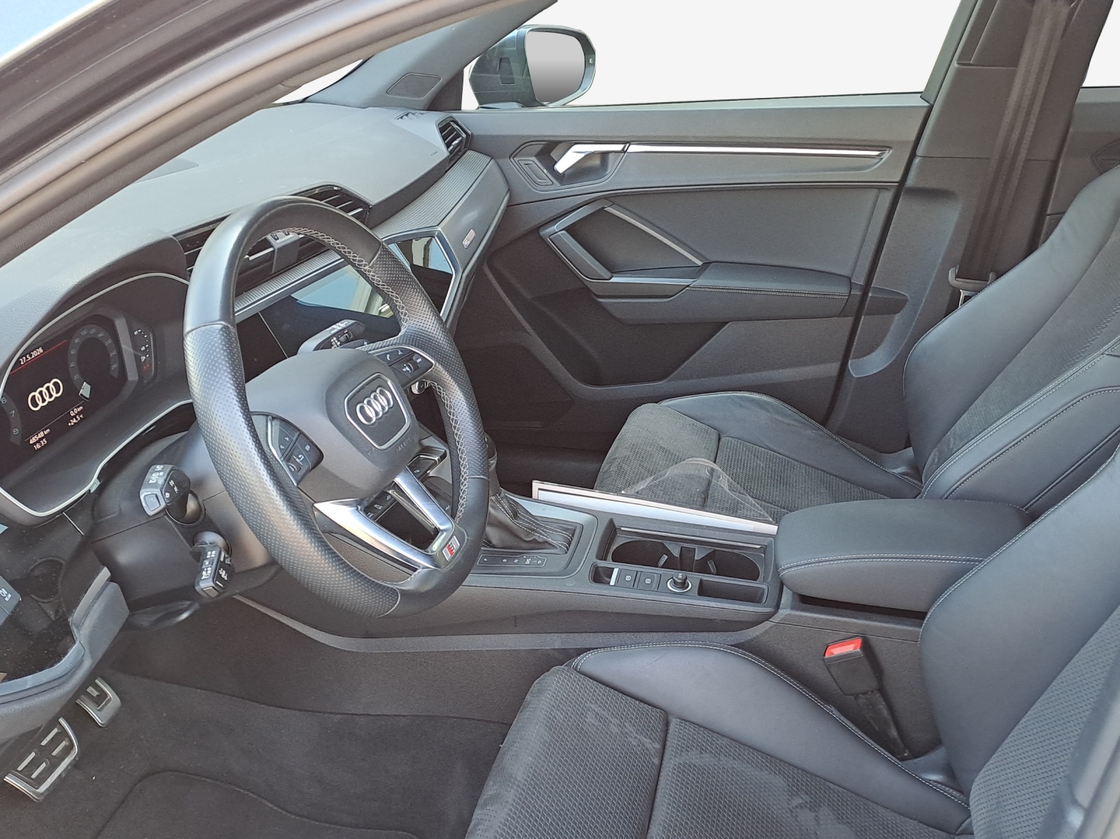 AUDI Q3 45 TFSI e S line Attraction S-tronic-image-8