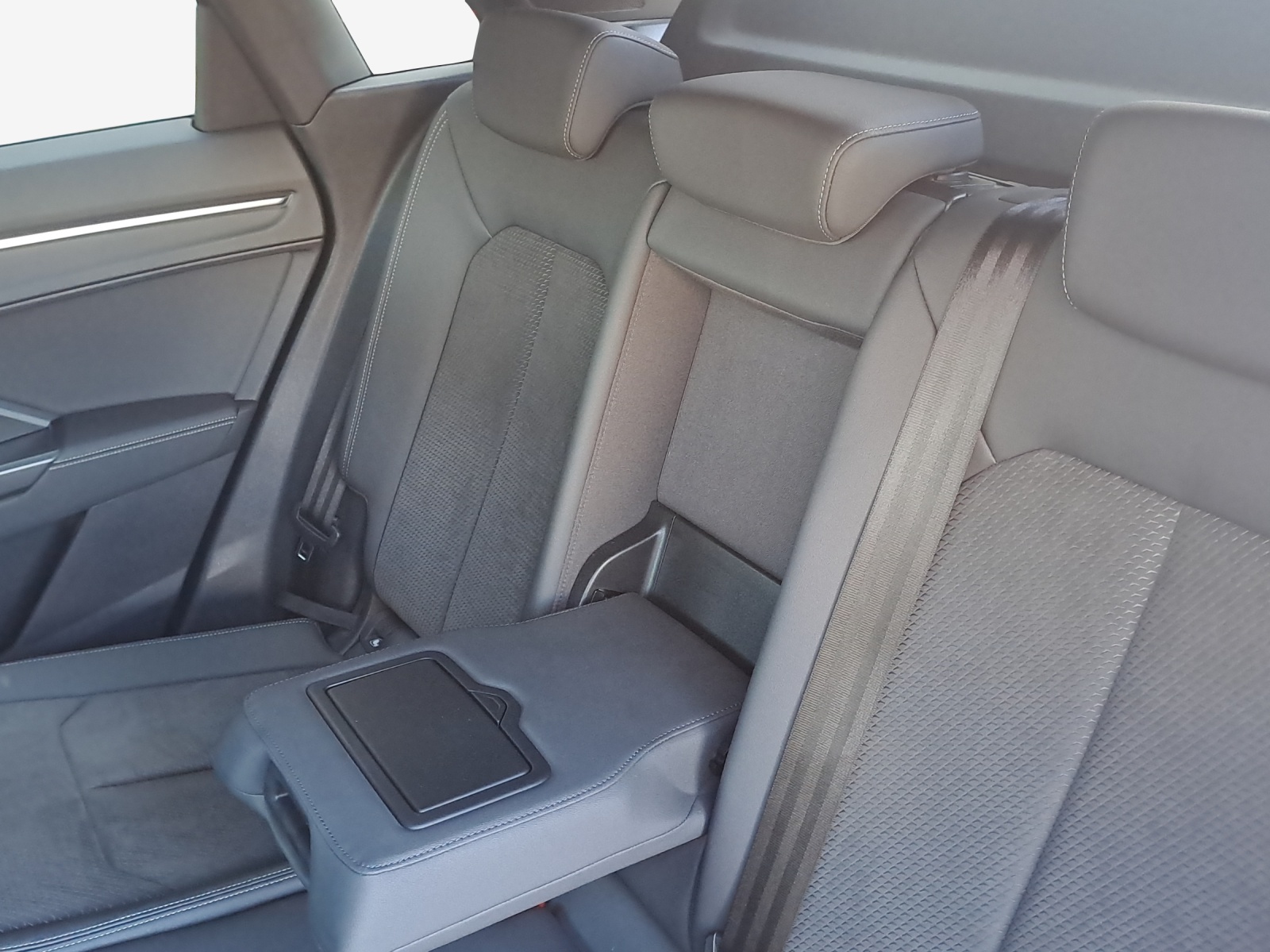 AUDI Q3 45 TFSI e S line Attraction S-tronic-image-12
