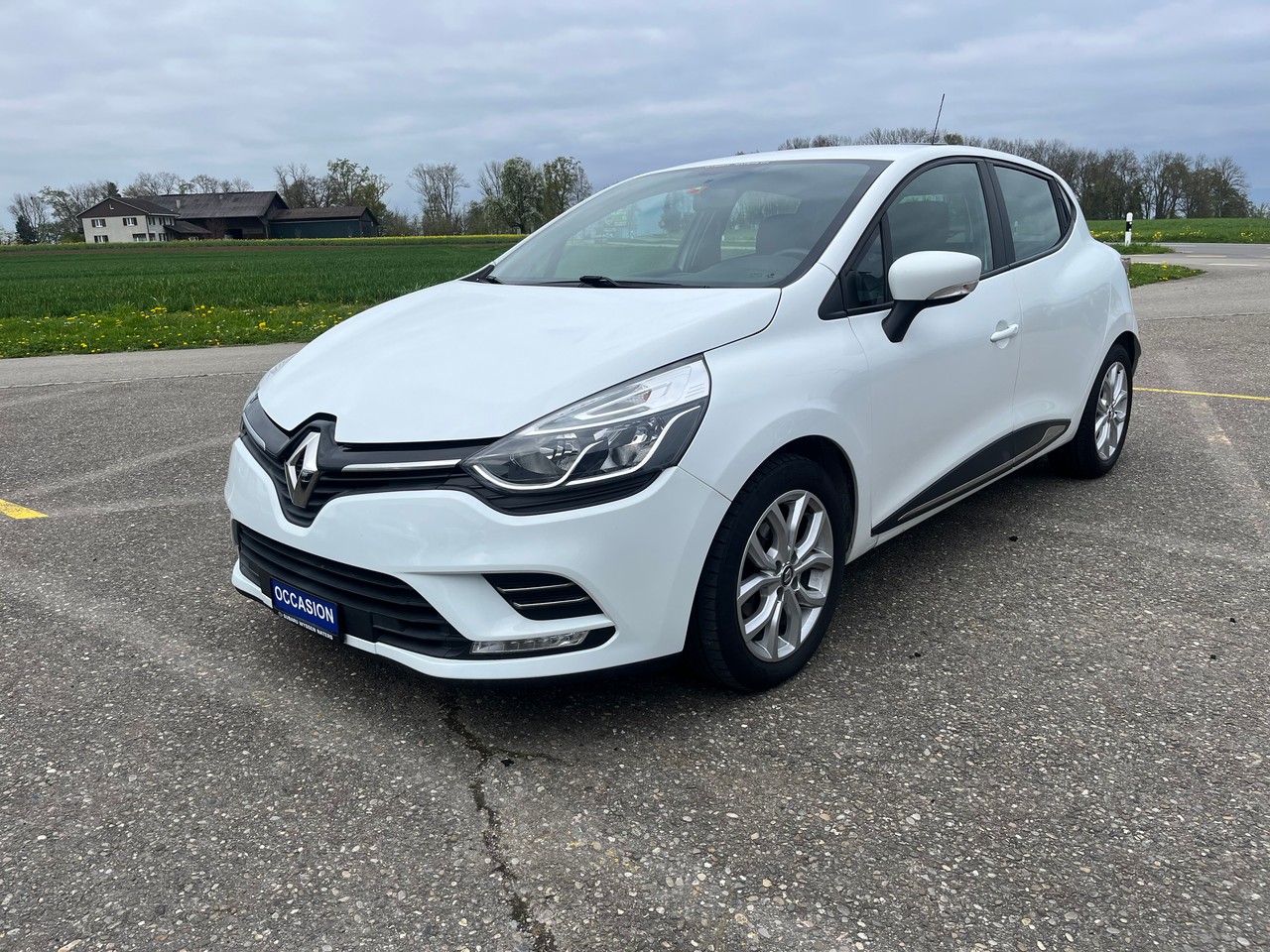RENAULT Clio 1.2 16V T Swiss Edition-image-2