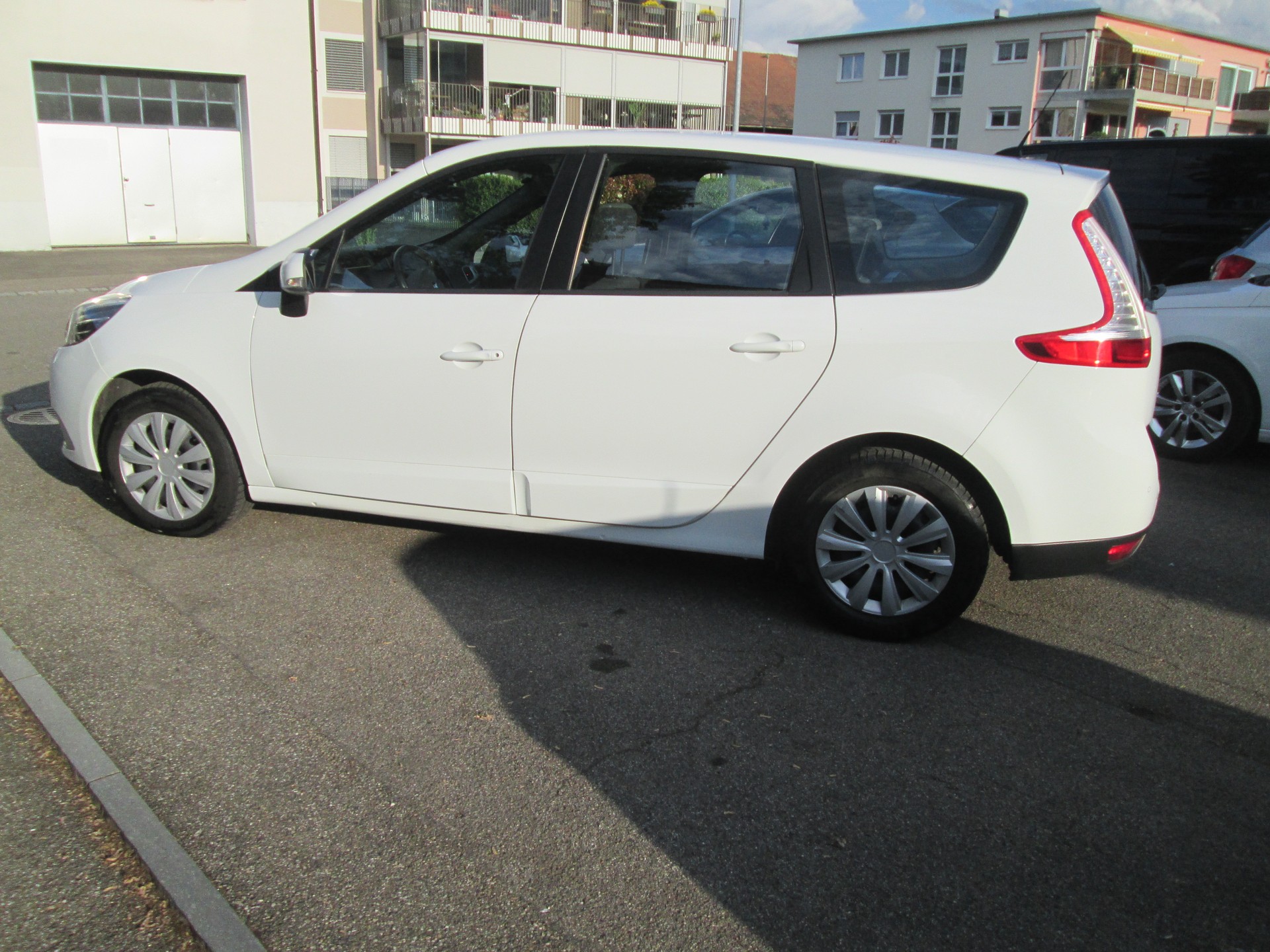 RENAULT Grand Scénic 1.5 dCi Expression EDC-image-1