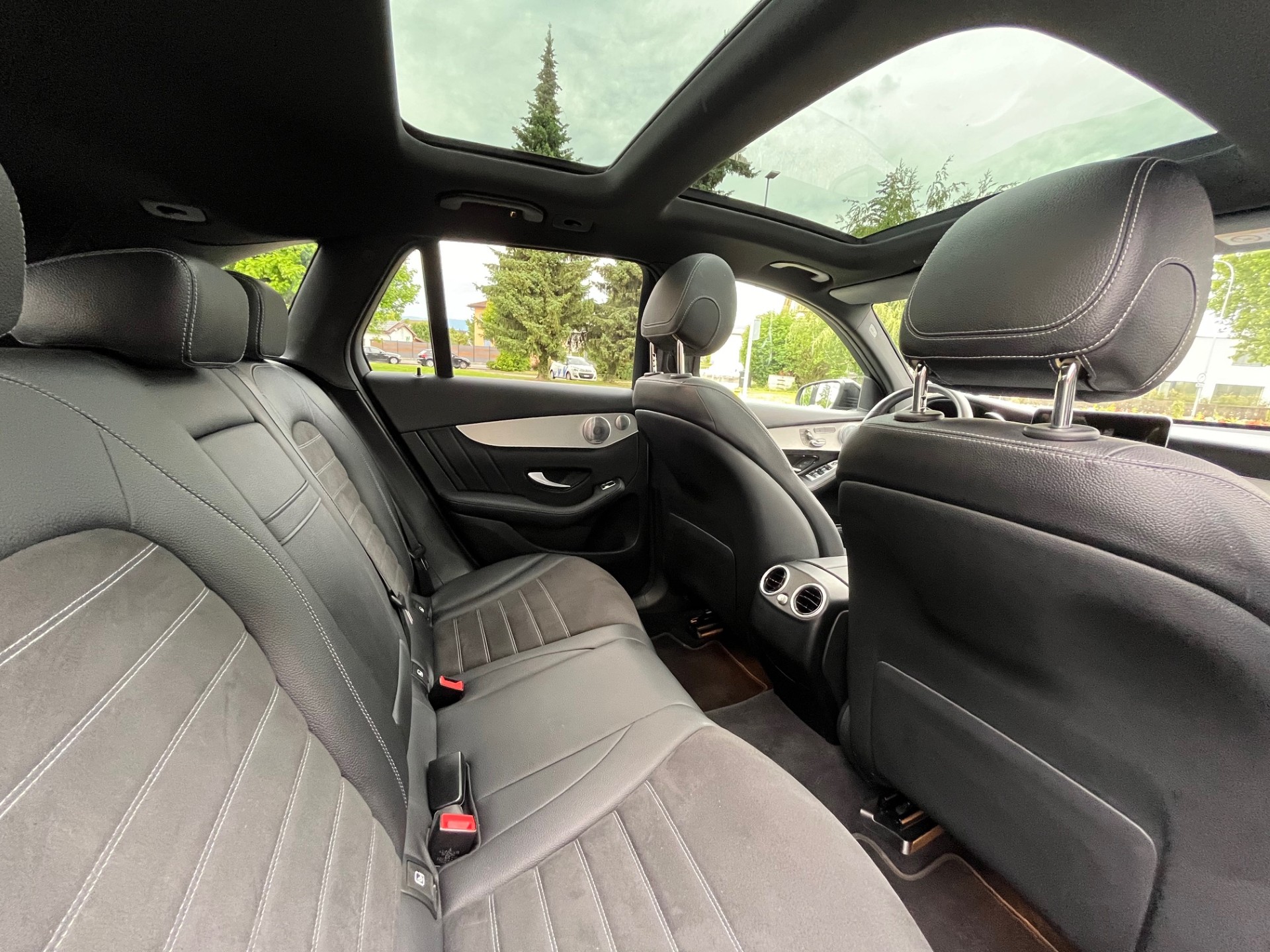 MERCEDES-BENZ GLC 220 d AMG Line 4Matic 9G-Tronic-image-8