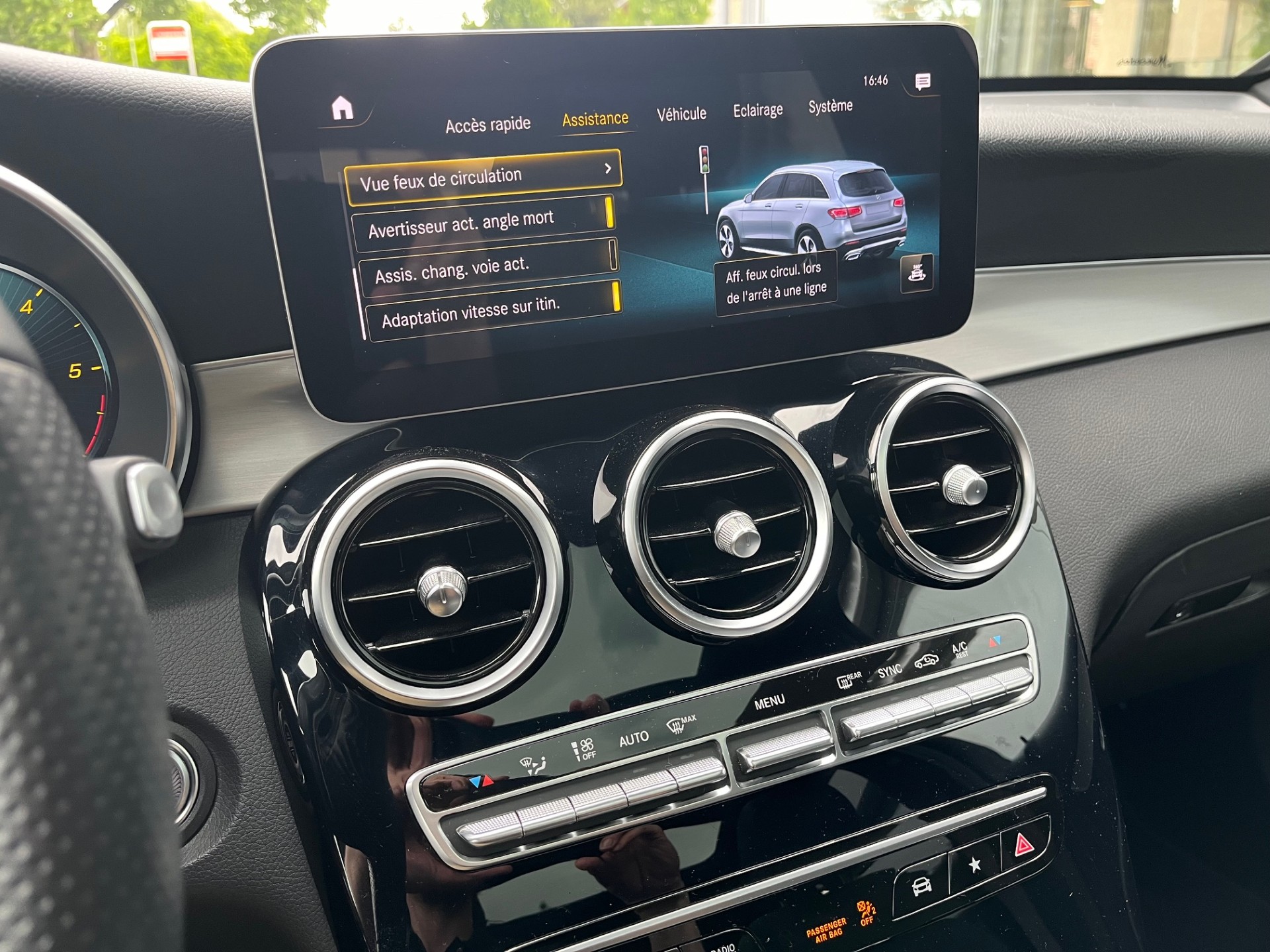 MERCEDES-BENZ GLC 220 d AMG Line 4Matic 9G-Tronic-image-17
