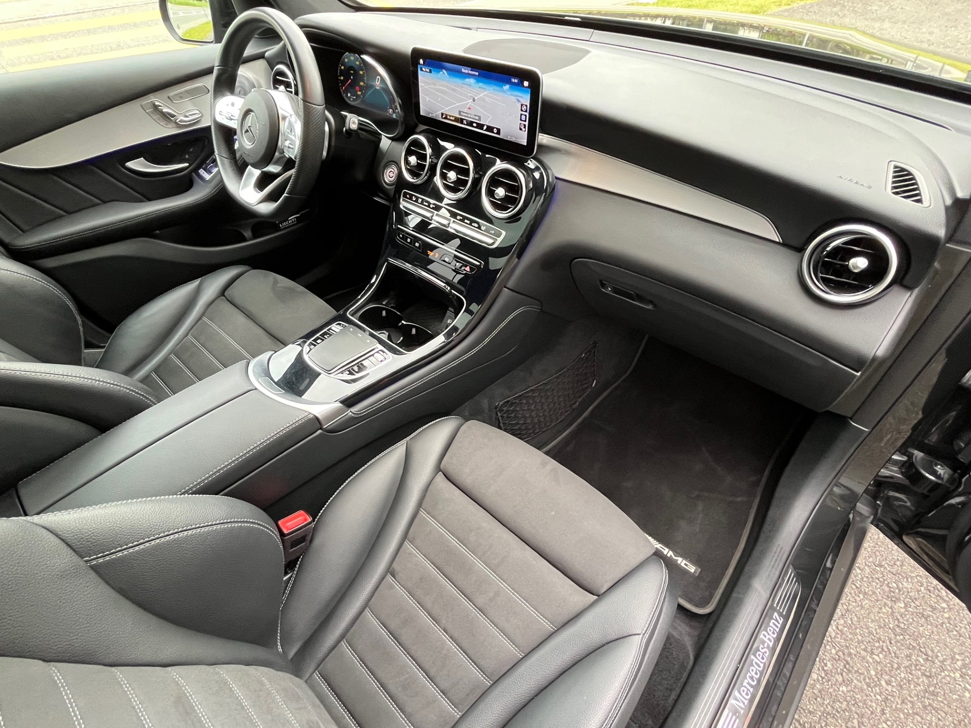 MERCEDES-BENZ GLC 220 d AMG Line 4Matic 9G-Tronic-image-6