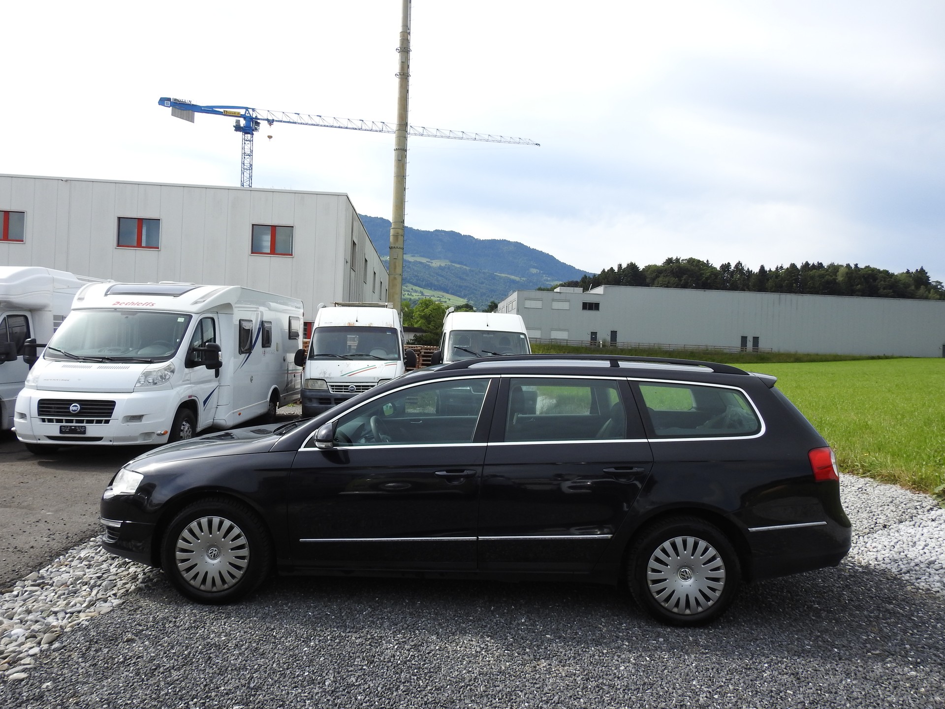 VW Passat Variant 2.0 FSI Trendline-image-2