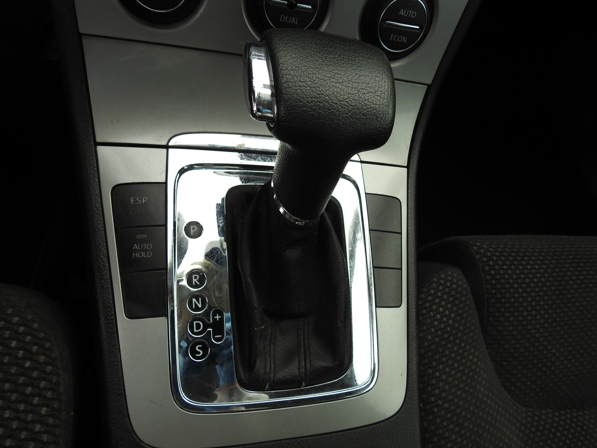 VW Passat Variant 2.0 FSI Trendline-image-19