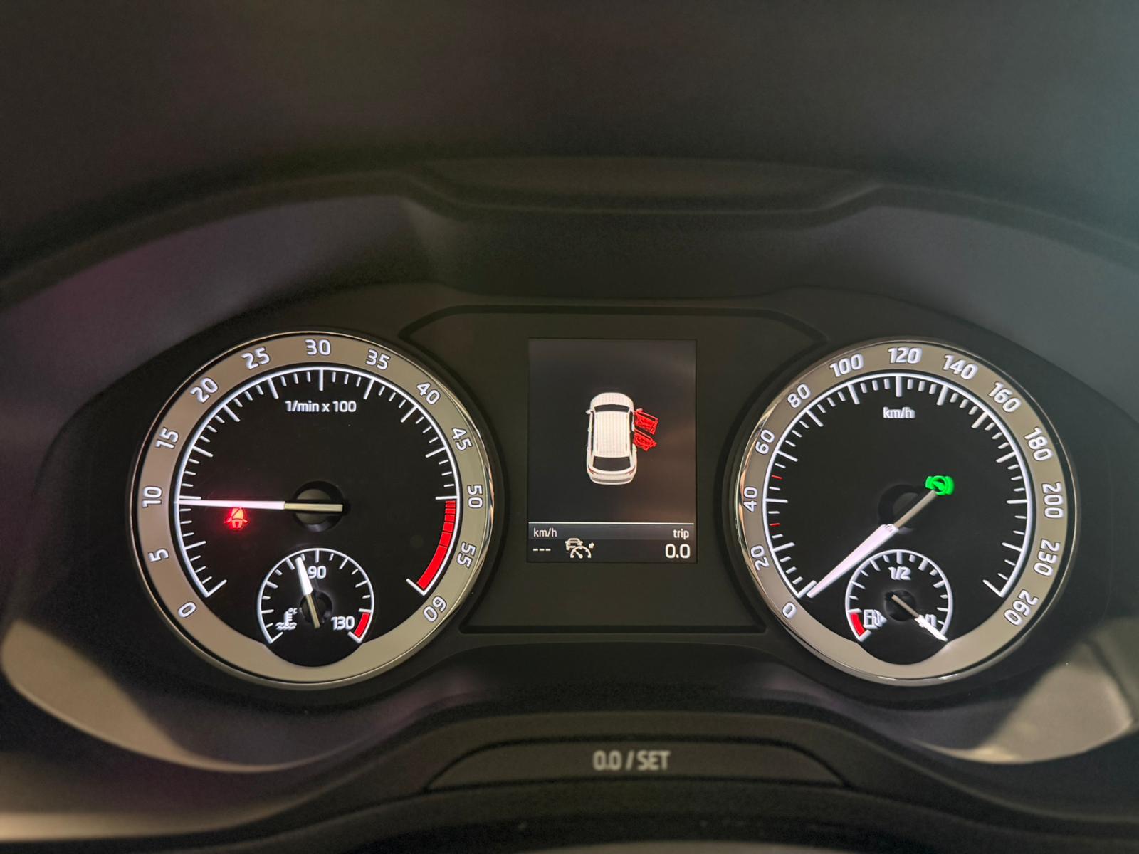 SKODA Karoq 2.0 TDI CR Style 4x4 DSG (CH)-image-17