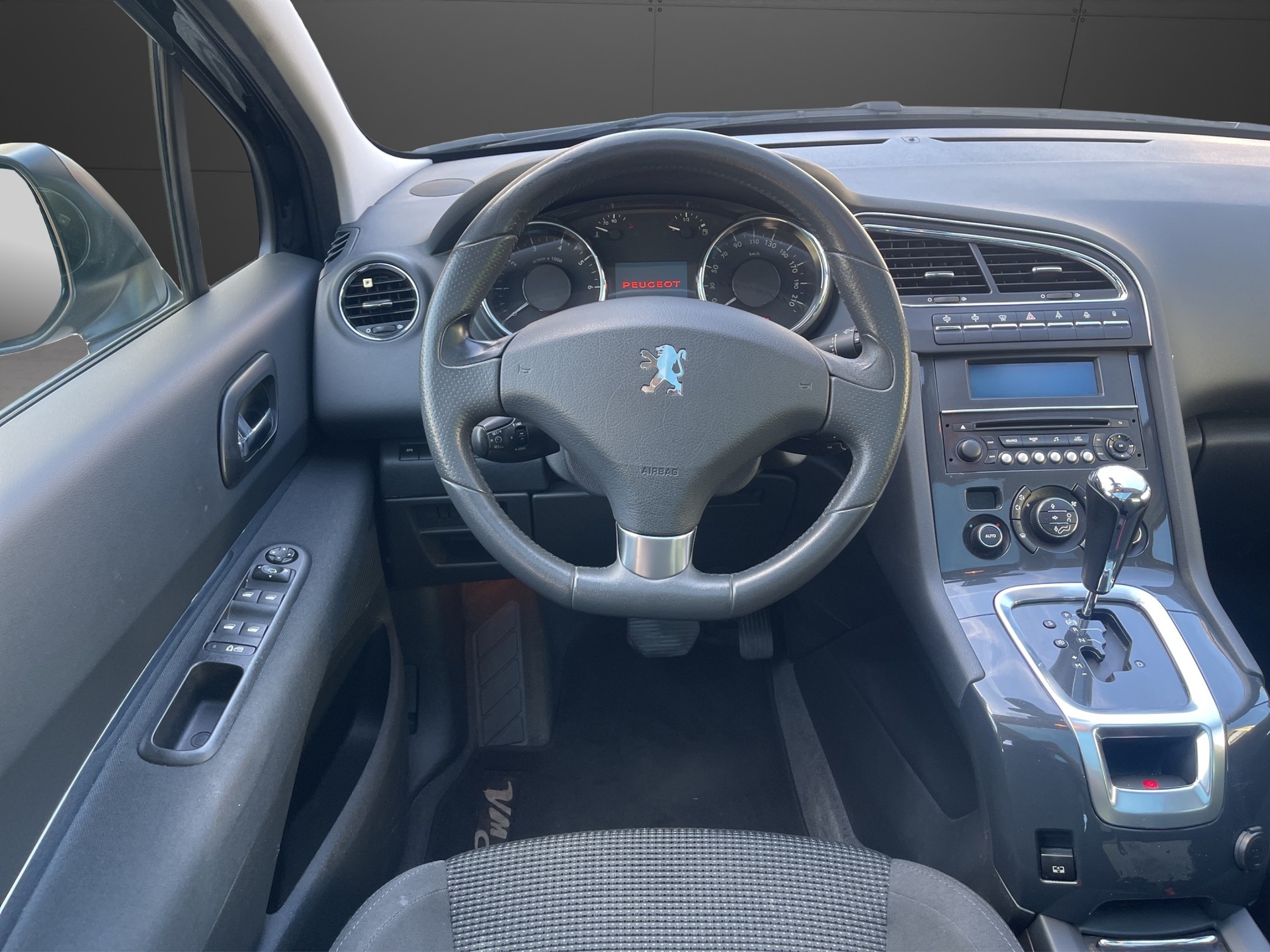 PEUGEOT 5008 1.6 16V T Family Automatic-image-7