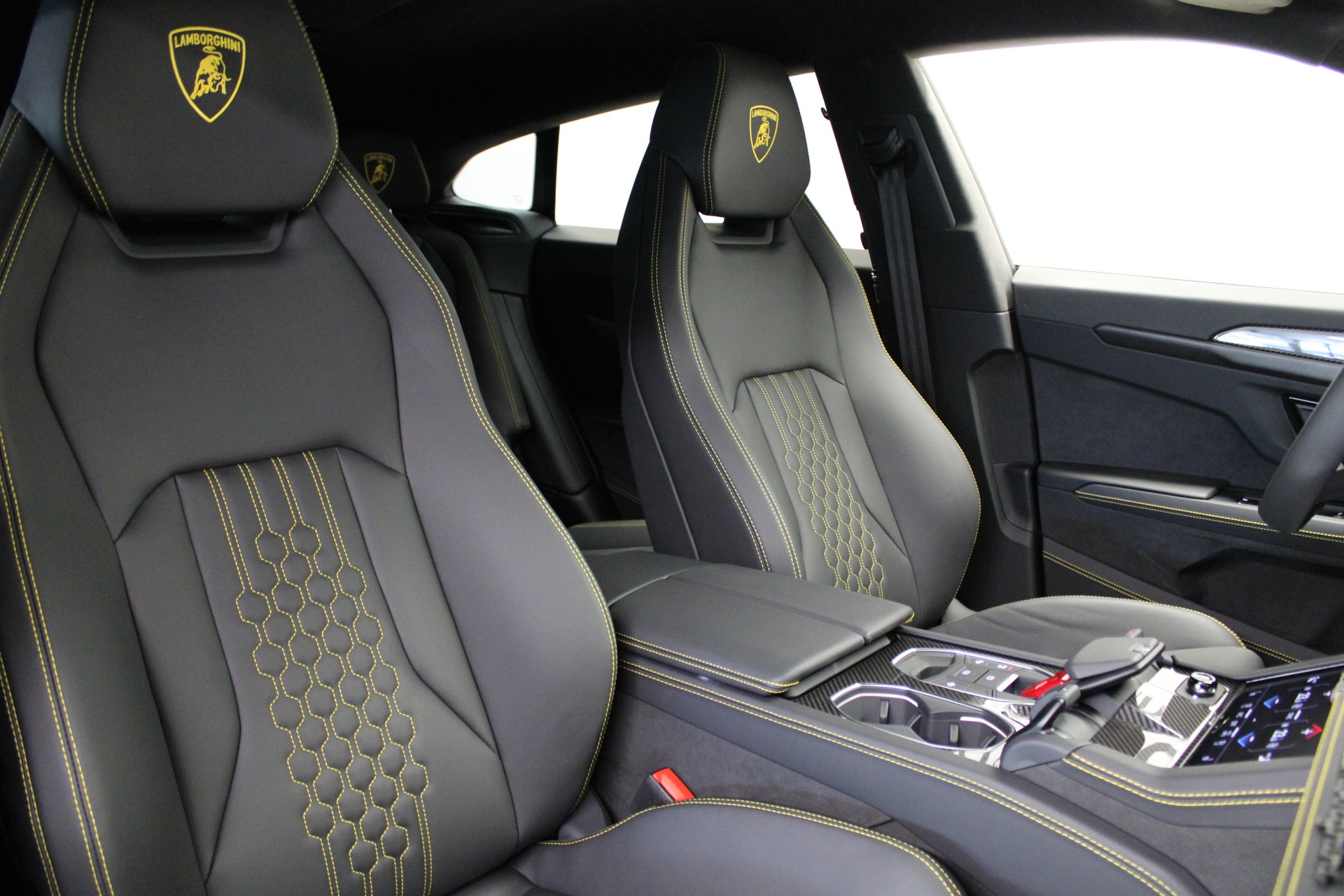 LAMBORGHINI Urus SE-image-5