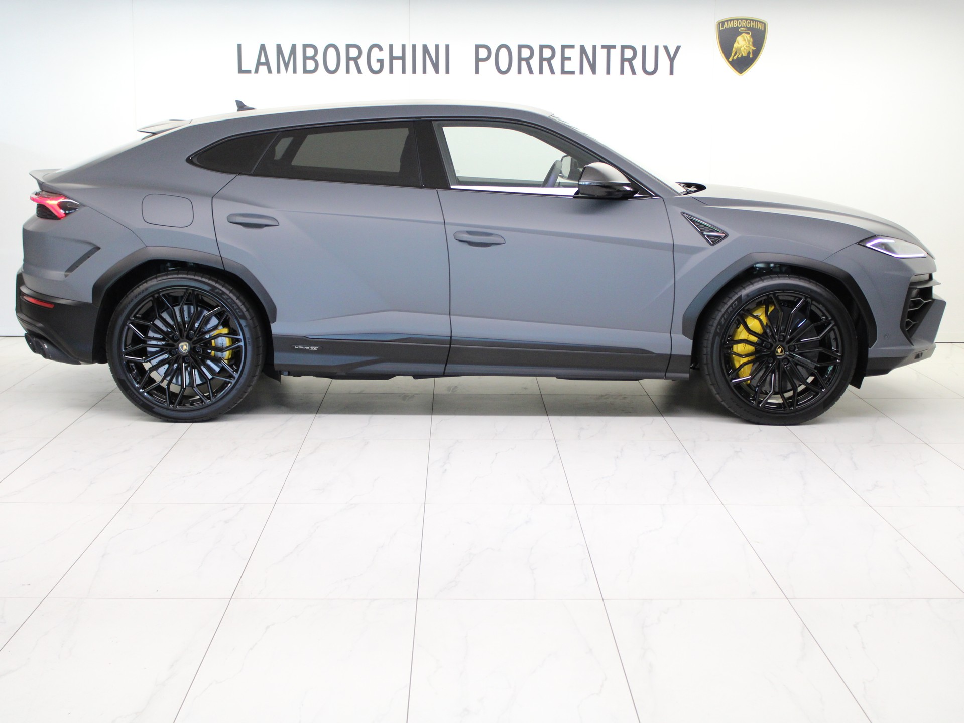 LAMBORGHINI Urus SE-image-1
