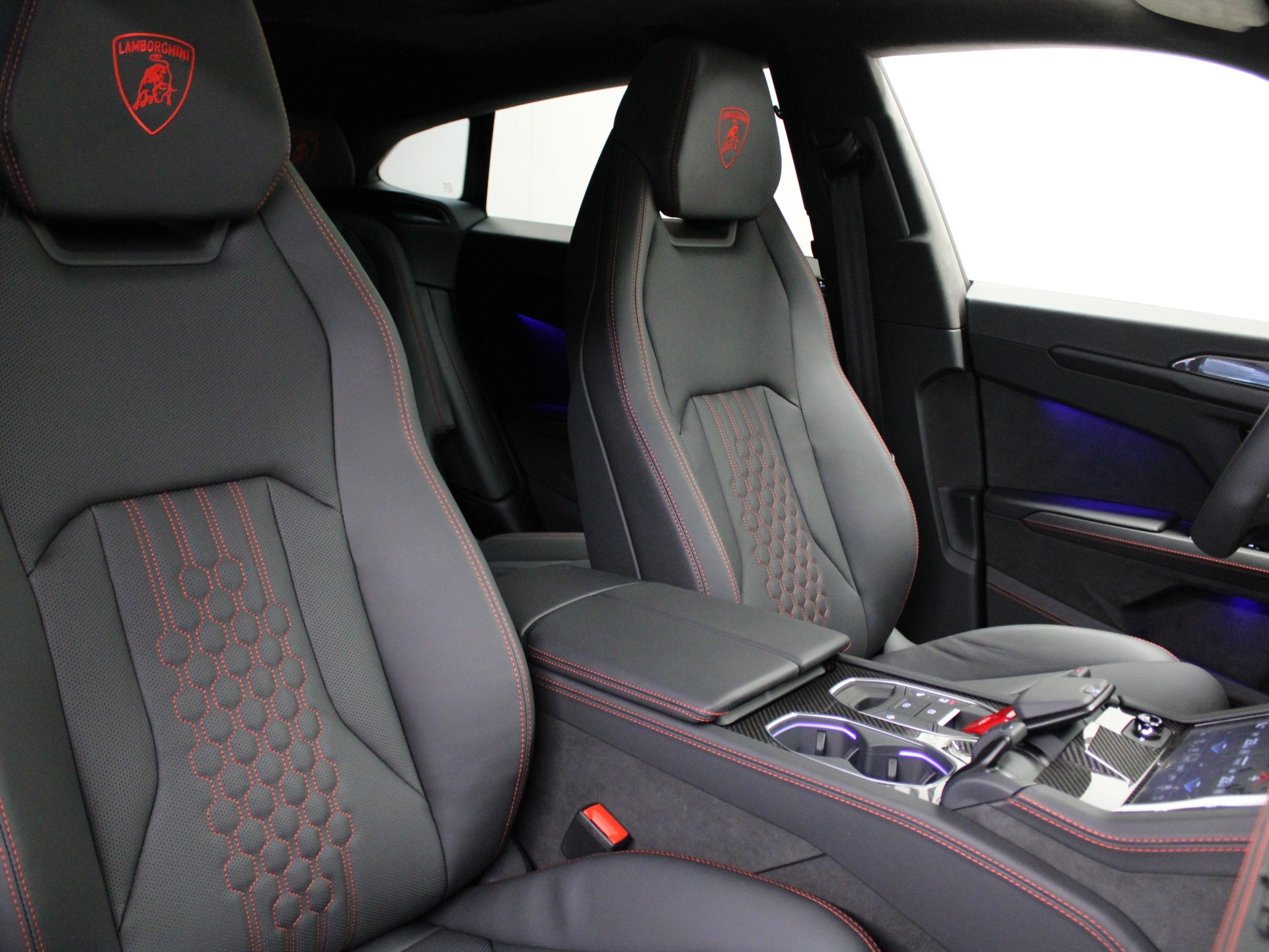 LAMBORGHINI Urus SE-image-5