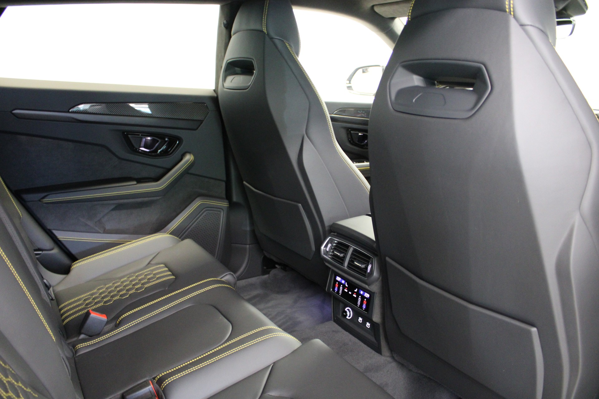 LAMBORGHINI Urus SE-image-6