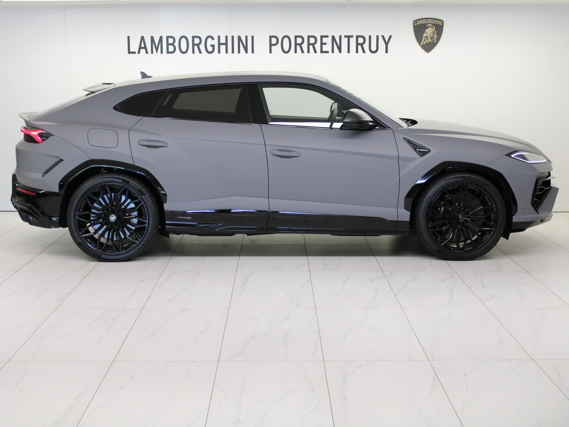 LAMBORGHINI Urus SE-image-1