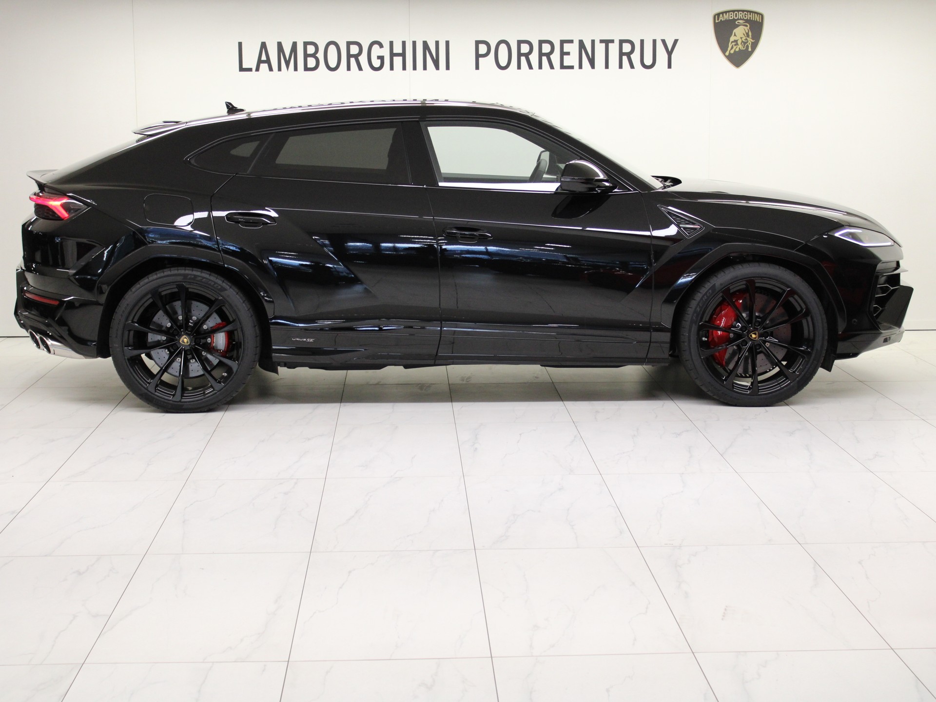 LAMBORGHINI Urus SE-image-1