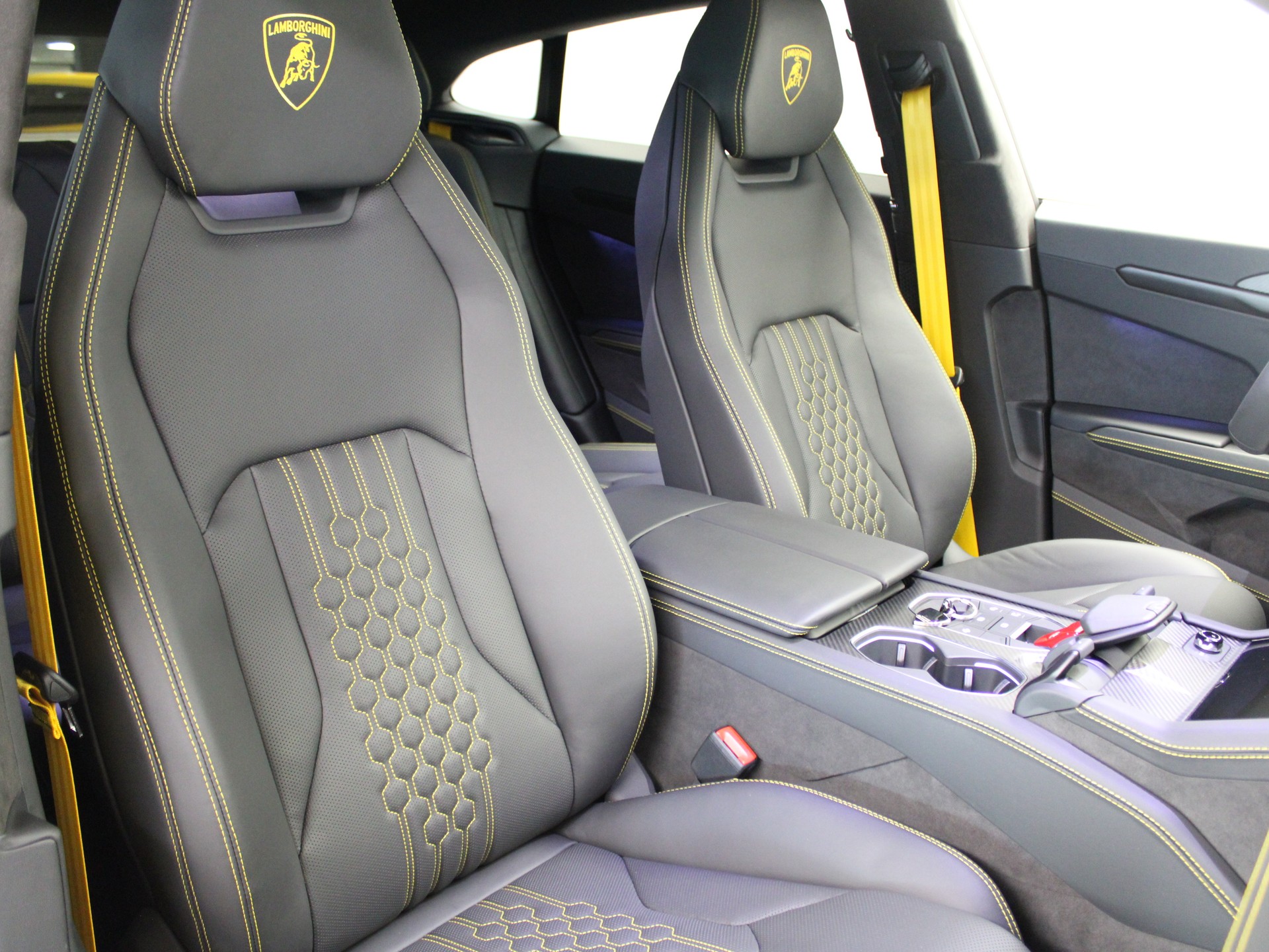 LAMBORGHINI Urus SE-image-6
