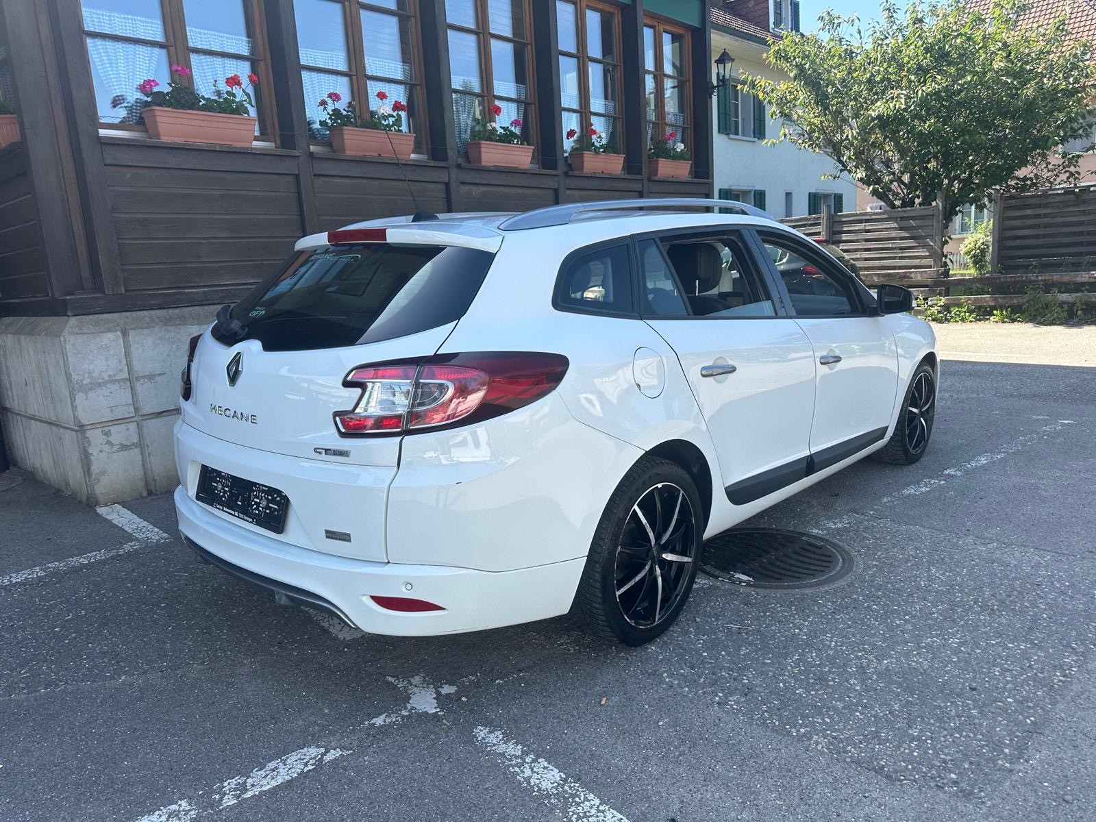 RENAULT Mégane Grandtour 2.0 16V GT-image-2