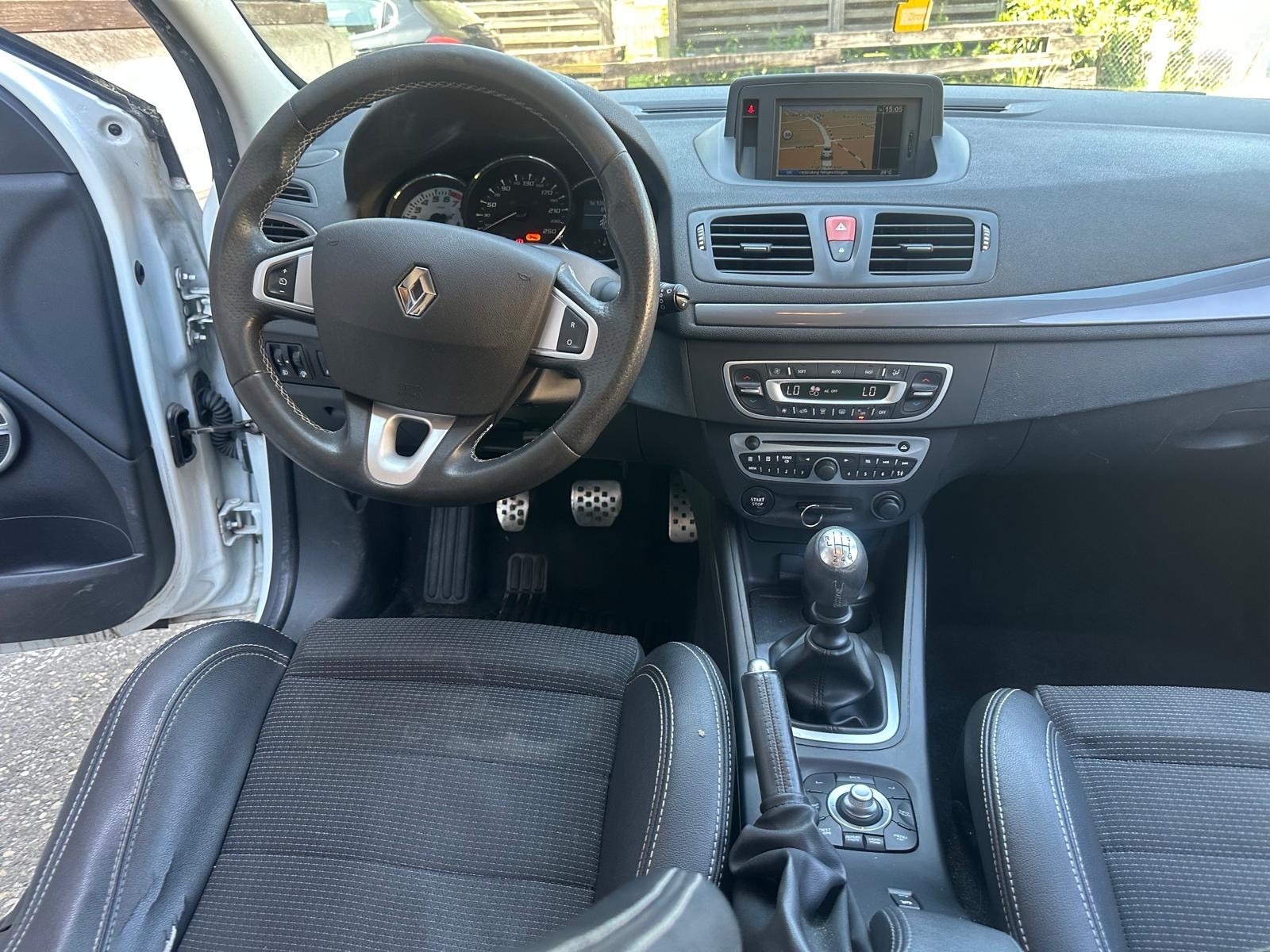 RENAULT Mégane Grandtour 2.0 16V GT-image-7