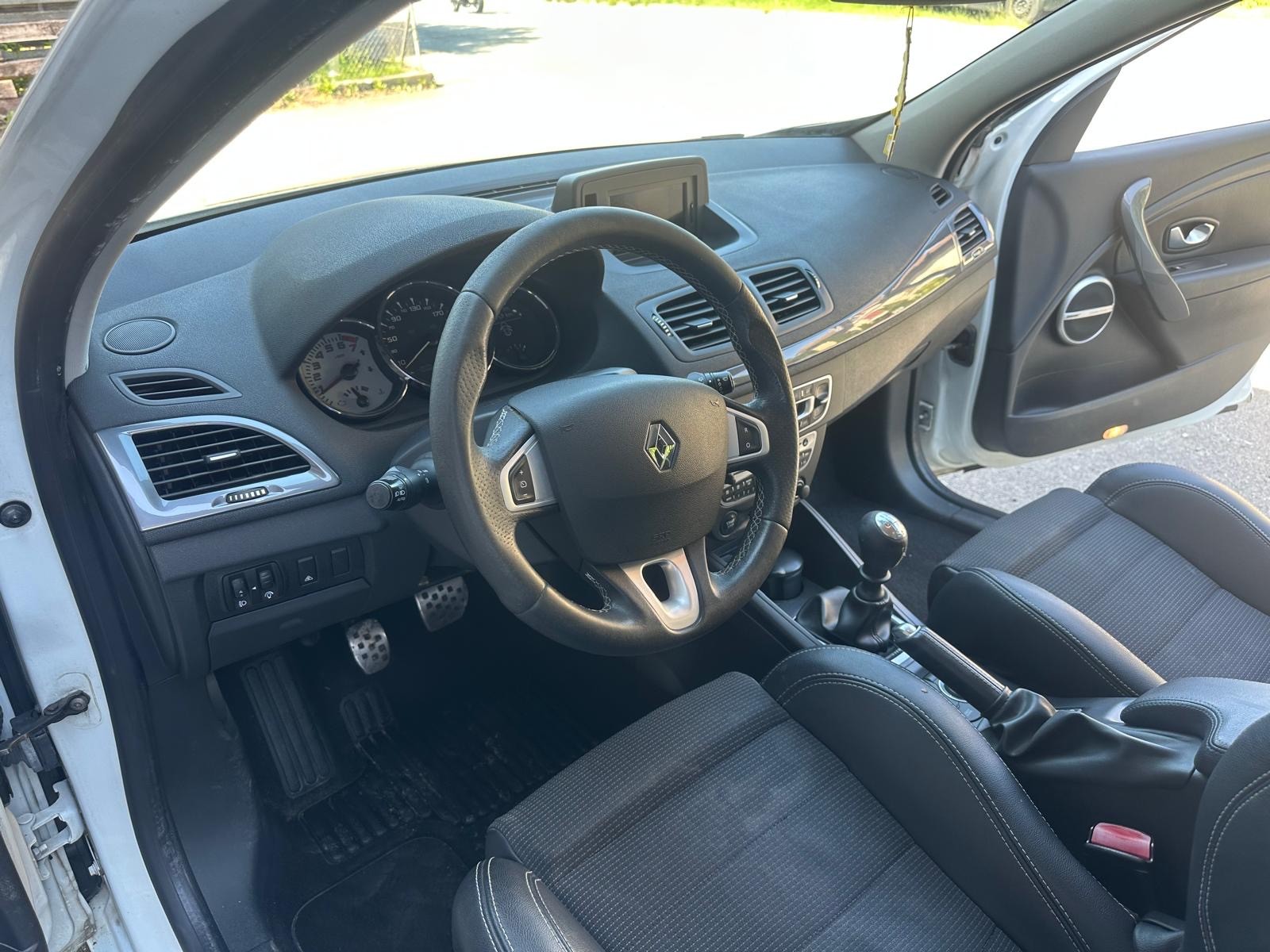 RENAULT Mégane Grandtour 2.0 16V GT-image-8
