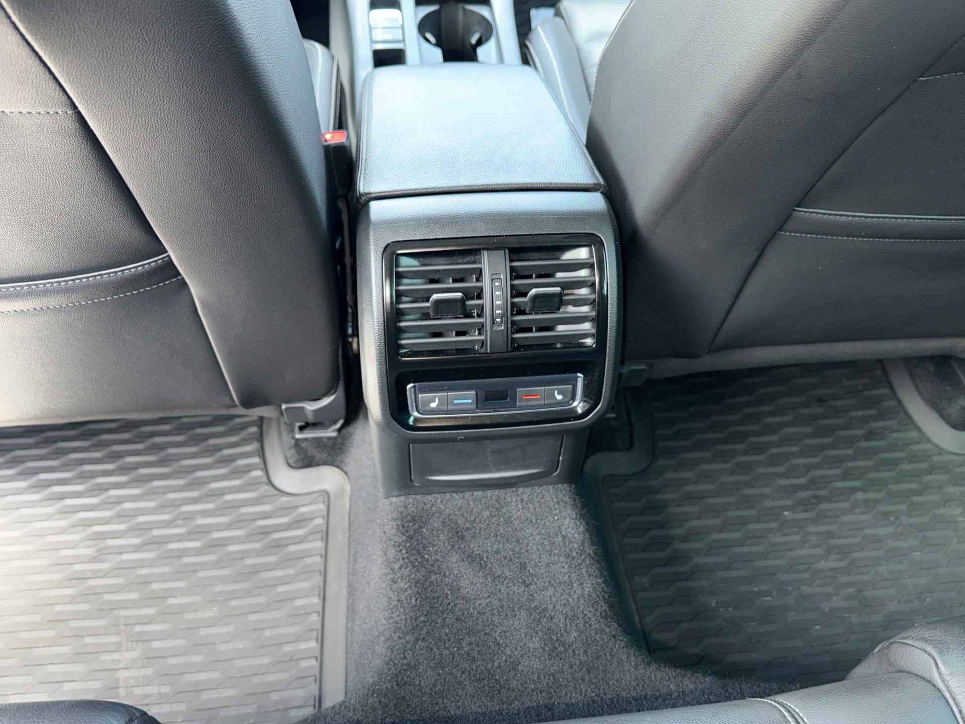 VW Passat Variant 1.4 TSI GTE Hybrid DSG-image-16