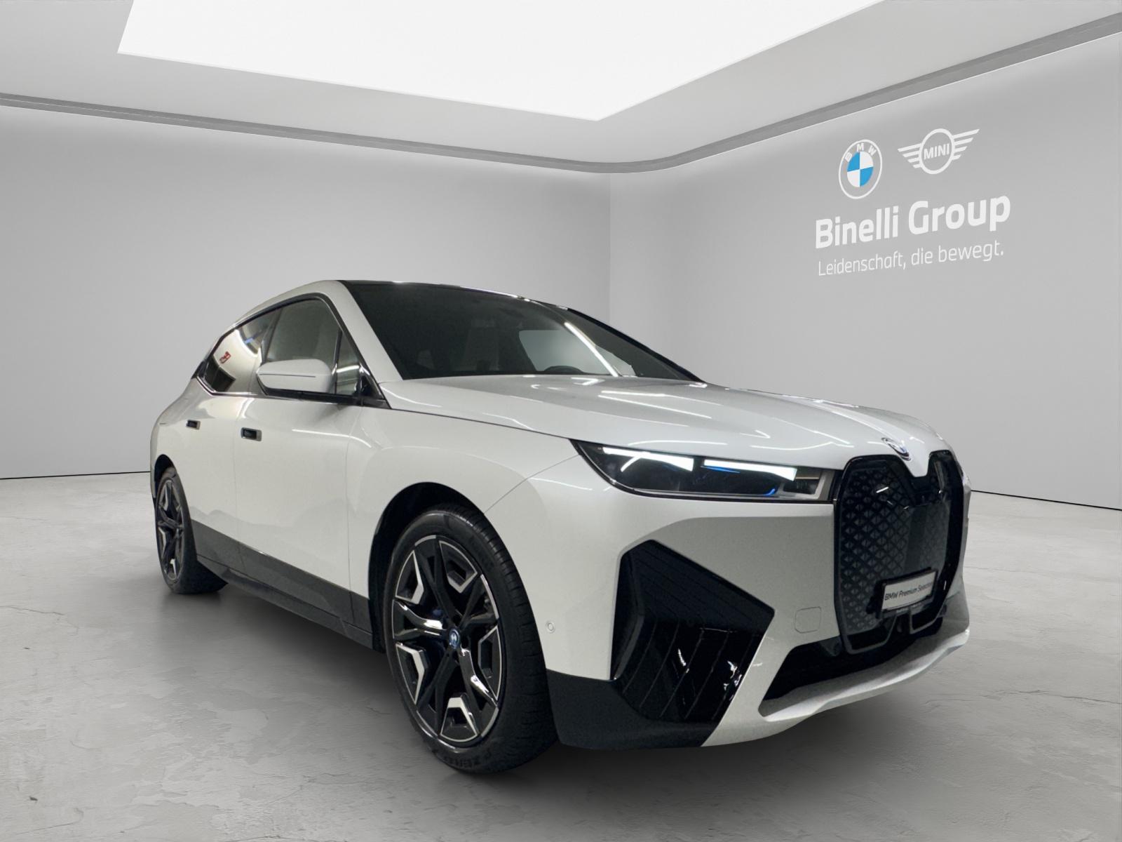 BMW iX xDrive40-image-6